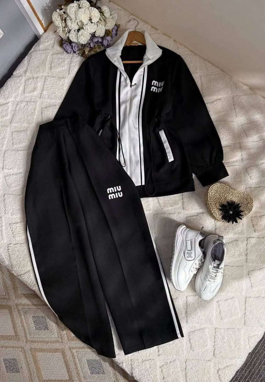 20 الف فقط✅🔥
سوت نازك وقطعة احلى من الصور ☺️
قياسات 38-40-42-44-46-48
خامة دبل تركي🇹🇷
هاي الموديلات النازكة والاسعار البلاش .. ومتوفر توصيل
