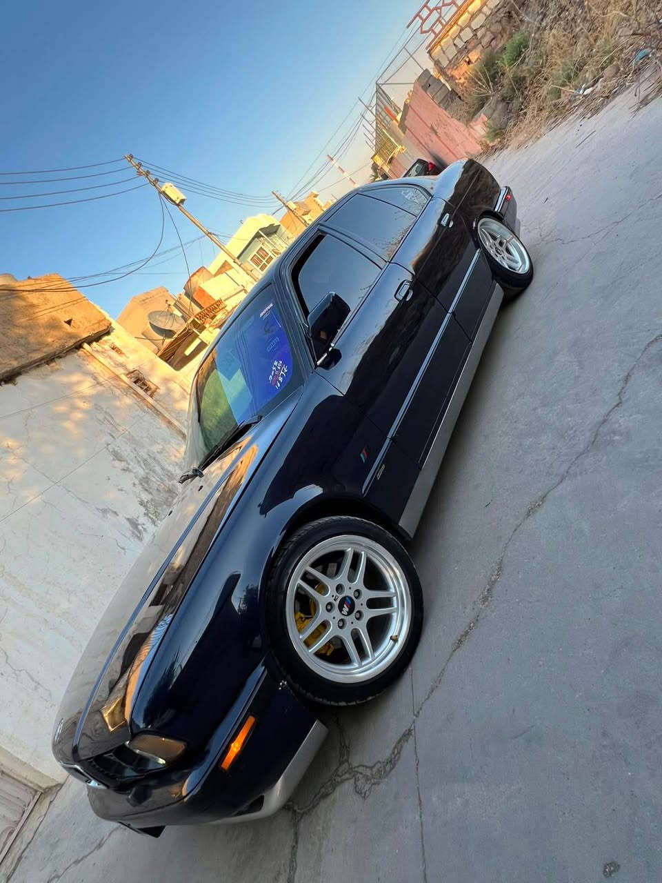 525 موديل 93  بي ده عمو ليدراوي بيشو دواي كه بسه 

كامل كاراوه به 95 كيرو مه كينه به شه رت تايه و ويل m لوك ده عامي بيش و دواوه m  كوشن جلد و ناو خرفه ي لو ك مالي دوسته بي نوقساني *********** السليمانية, العراق

