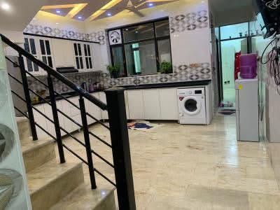 ١٠٠م • ٥ غرف • واجهة ٥م
