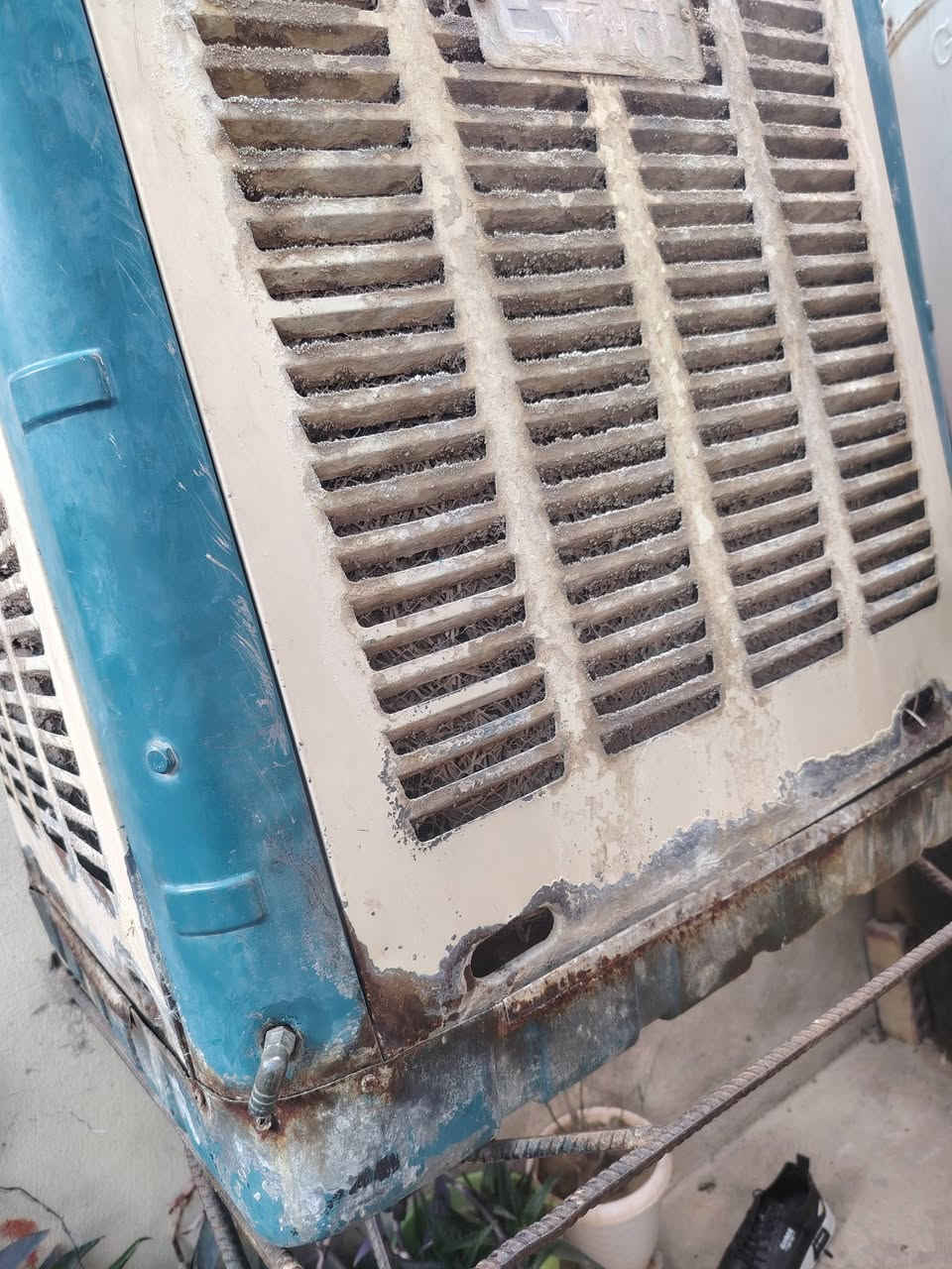 مبردة مثل ماموضح بصورة كشر تعبان بس ماطور بلادي نحاس سرعتين شغالة ب٥٠وبي مجال وهاي رقم ***********عنوان فيلق
