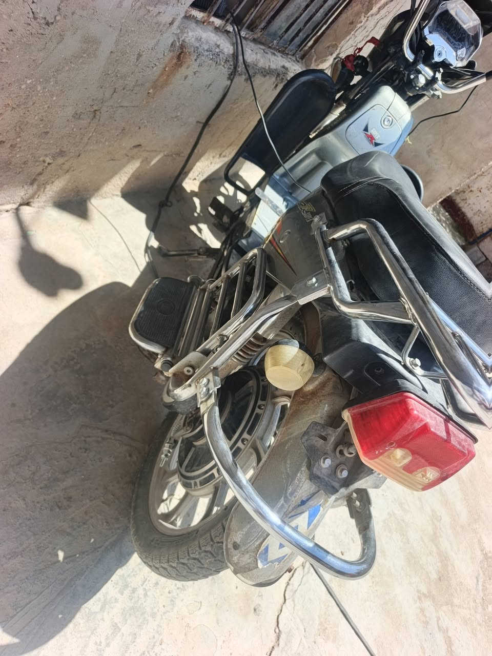 دراجه البيع شادله قراض جدد شاشه ويديه واير بريك وبنزات لبارحه شديتهن و لبطاريات يمشنك فوك 30 كيلو  سعر 240 مكان الصقلاويه تصال *********** ويرهم مراوس
