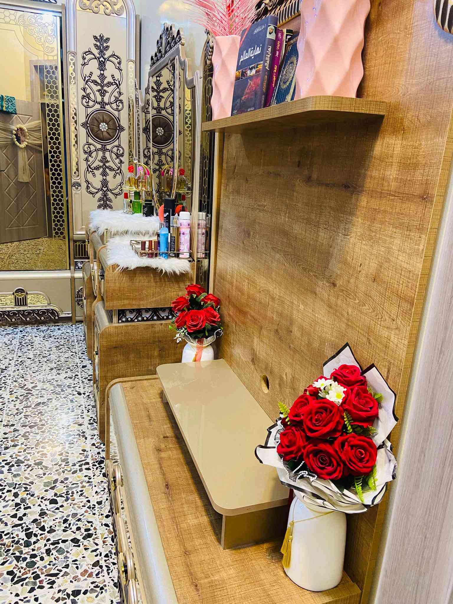غرفه نوم تركي ملكيه ١٢ قطعه مابيها نقص مستعمله نضيفه سعر مليون و ٥٠٠ وبيها مجال حك جيه مكان فلوجه ***********

