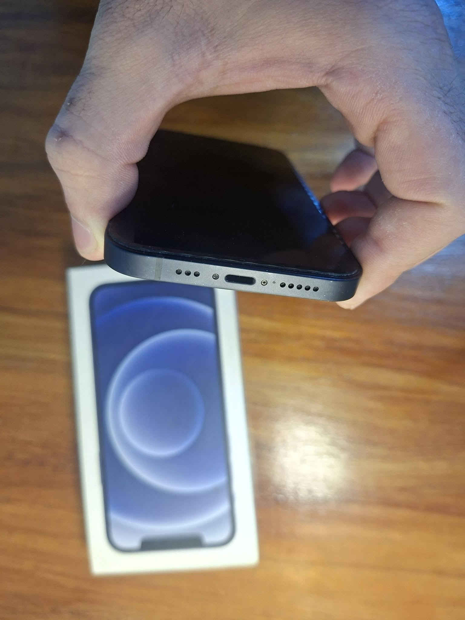 آيفون 12 – 128GB | أسود | وكالة أمريكية
📋 المواصفات

▪️ الموديل: iPhone 12 (الحجم العادي)

▪️ السعة: 128GB

▪️ اللون: أسود

▪️ النسخة: أمريكية LL/A، تدعم 5G

▪️ النظام: iOS 17.5.1

🔋 الحالة

▪️ الجهاز سليم وشغال بالكامل

▪️ البطارية أصلية 75%، ما انفتحت ولا تبدلت

▪️ غير مصلح

▪️ ⚠️ شرخ بسيط بأعلى الشاشة (واضح بالصور) ، ما يؤثر على العمل طبعا مجرد لزكه تكدر تبدله

📦 المرفقات

▪️ العلبة الأصلية فقط (بدون كيبل أو شاحن)

🔍 الفحص

▪️ الرقم التسلسلي يُعرض عند المعاينة ويُطابق مع العلبة

━━━━━━━━━━━━━━

💰 السعر: 350,000 دينار (قابل للتفاوض البسيط)

📍 الموقع: البصرة، المعاينة والتجربة قبل الشراء

🚚 التوصيل: متوفر داخل البصره

📩 للتواصل: واتساب / رسائل خاصة

***********

نص مكتوب في الصور:
- ٣:١٢
- حالة البطارية والشحن
- رسالة مهمة حول البطارية
- حالة بطاريتك متدنية جدًا. يمكن أن يبدل أحد مزودي خدمة Apple المعتمَدين البطارية لاستعادة الأداء والطاقة القصويين.
- العثور على خيارات الخدمة...
- الحد الأقصى للقدرة
- ٧٥٪
- هذا قياس لقدرة البطارية مقارنة بقدرتها عندما كانت جديدة. قد تتسبب القدرة المنخفضة بتقليل ساعات الاستخدام بين عملية الشحن والأخرى.
- أقصى قدرة للأداء
- ستساعد الأنظمة المضمنة في النظام والمكونات في تخفيف آثار الأداء التي قد تلاحظها أثناء التقدم الكيميائي في عمر بطارية iPhone.
- شحن البطارية المحسن
- للحد من استنزاف عمر البطارية، يتعلم الـ iPhone من عادات الشحن اليومية، بحيث ينتظر ولا يتجاوز ٨٠٪ حتى يحين موعد حاجتك إلى استخدامه.
- 2:59 M 15
