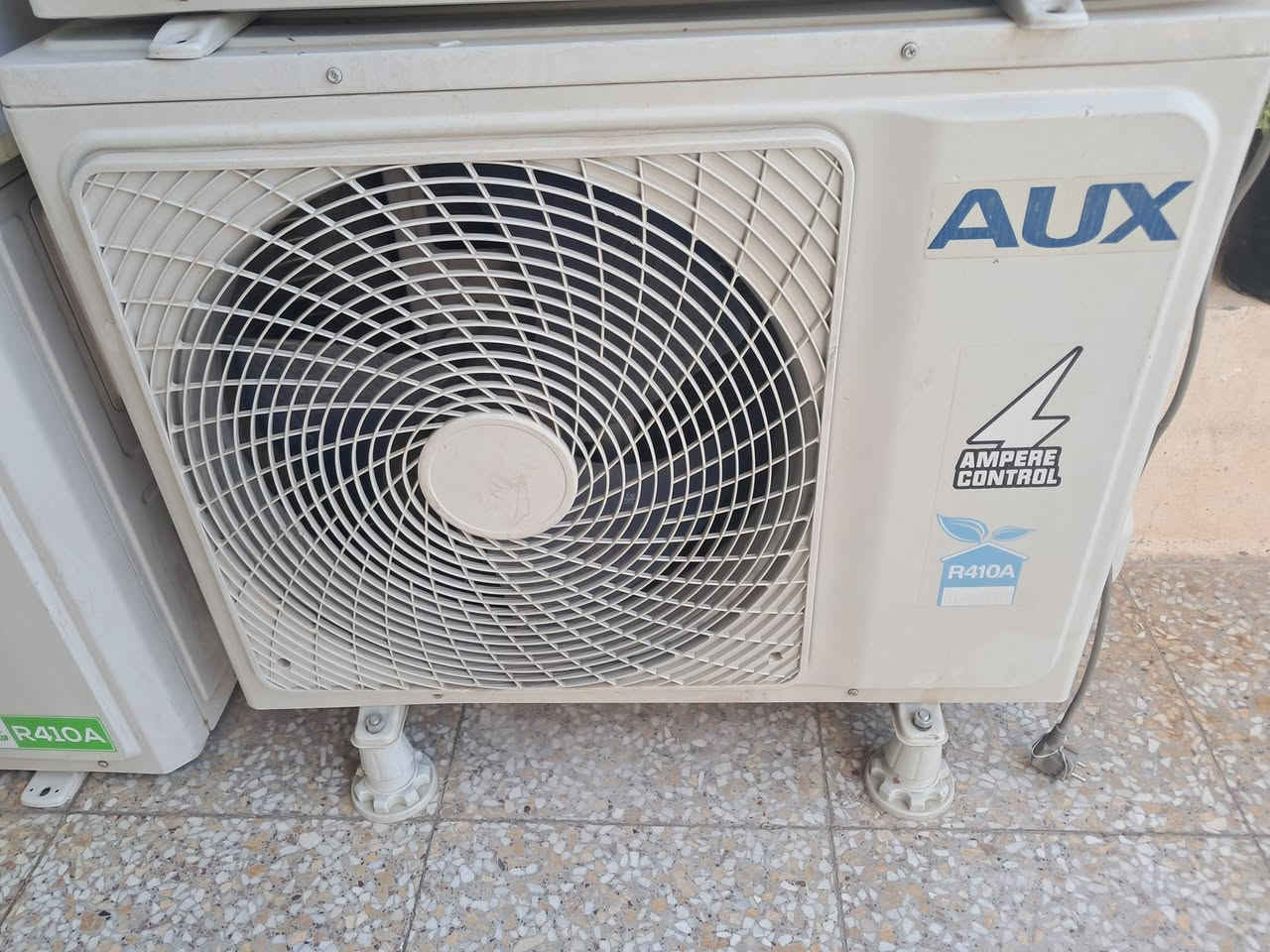 اواكس انفيرتر
طن ونص كامل هوة وبوارية وايراتة وغازة 
مكاني بغداد حي الجهاد شارع الشارقة 
***********

