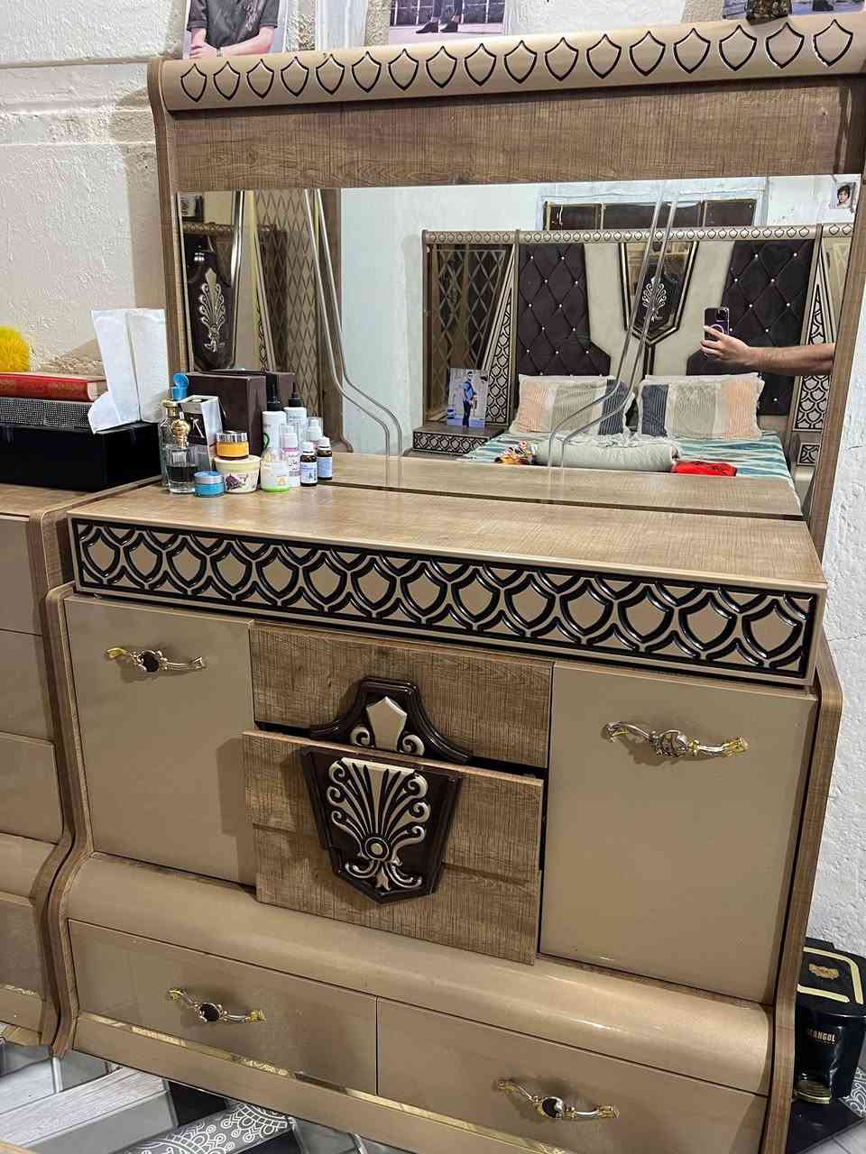 السلام عليكم غرفه نوم تركيه 11 قطعه اصليه اصليه الثقيل الغرفه نفس البلصور عله حطتهه نضافتهه 95% العنوان بصره موفقيه الشراي يتصل مارد خاص بس واتساب واتصال ***********
