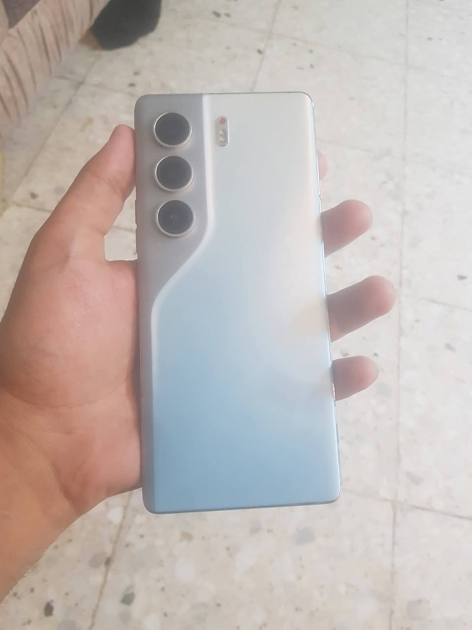 325
سلام عليكم للبيع تكنون كامون 40 برو نضافه 100 ملحقاته كارتونه وشاحنه وكفر  فايف جي ذاكره 256  هاتف واتس اب ***********
