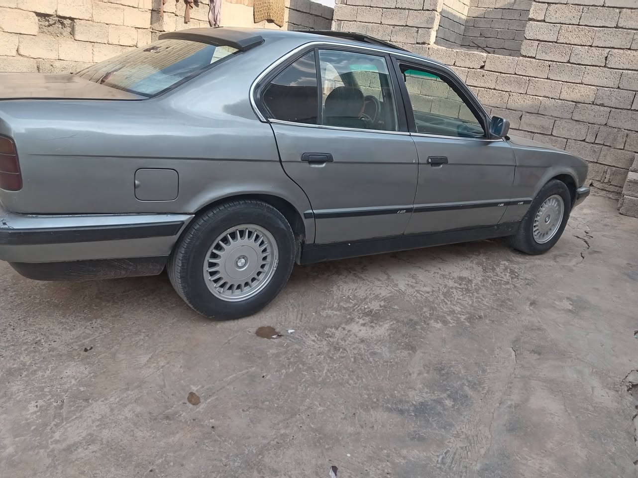 بي ام دبليو ٥٢٥ للبيع شرط التحويل السعر ٣٨ وبيها مجال شي قليل ملاحظة اذا مراوس يرهم ***********

