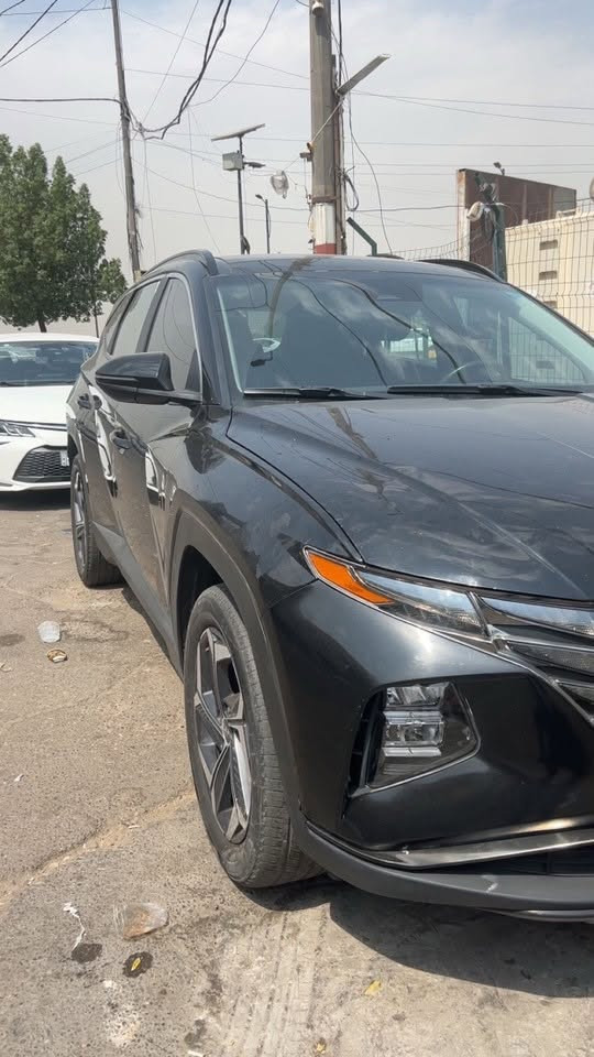 السلام عليكم 
توسان موديل 24
وارد أمريكي 
رقم بغداد ماشيه 21 الف
مواصفات 1 ع 1 
السياره مابيها صبغ 
 *********** مكاني بغداد 
السعر 172 صور الحادث راسلني وتساب ودلل
