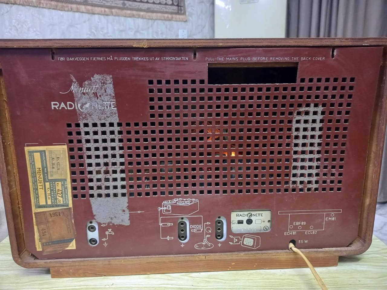 راديو مينويت صناعه نرويجي 
جهاز بدون fm نضافه ٩٥% السعر ١٢٠ الف وبي مجال 
*********** وتساب
