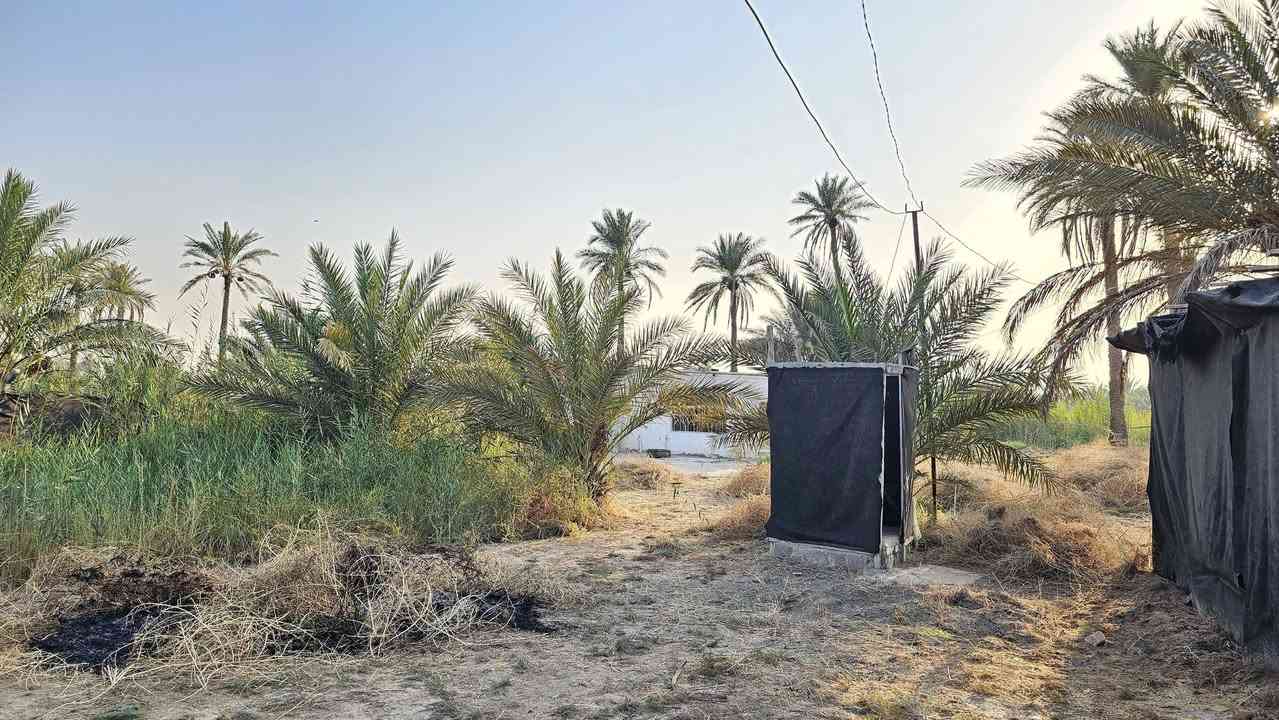 عقار مناسب في كربلاء💯
✅️دونم للبيع واجهه 30 متر 
وجه على نهر سقي ماء حلو 
مع دار إستراحة مساحة 100م 
طابو سند 25  تحويل بالطابو 

✅متوفرة كافة الخدمات 
تبليط، ماء، كهرباء، مدارس 
يصلح سكن أو متنفس عائلي 

✅️الموقع كربلاء - منطقة الدويهية 
شارع طويريج كربلاء عمود 260
يبعد عن شارع التبليط  400 متر 
يبعد عن شارع طويريج كربلاء 8 كيلو 
يبعد من مركز مدينة كربلاء  18 كيلو 

💰السعر 75 مليون  عقاري كربلاء   

📞 إتصل الآن:  ***********
