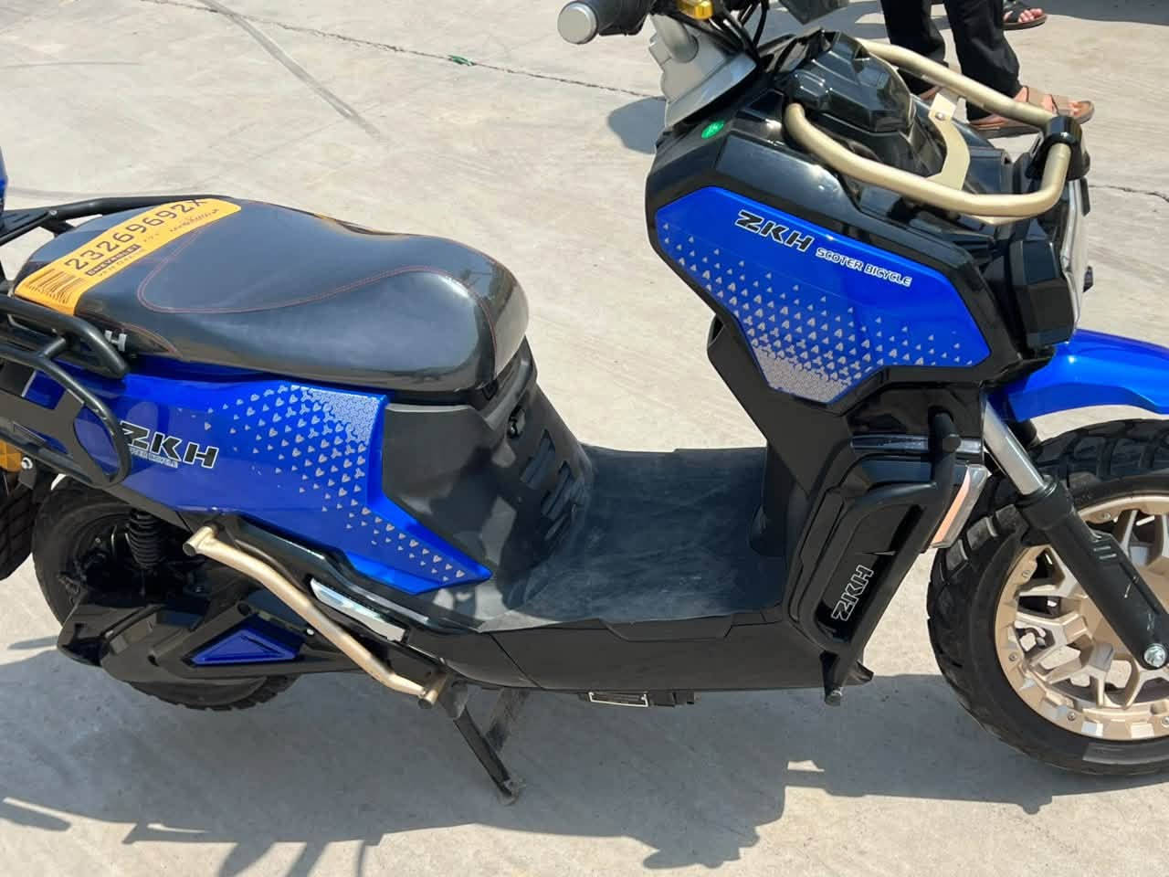اباتشي جيل 5 ( 2026)
اللون الازرك وذهبي مميز
وبطارية العدد 6 كرافين 38 امبير مسطرة 
بريك رياضي دهن 
درع حماية كامل 
تاير جبلي 120 - 70 - 12 
شاشة ذكيه تقرء العطلات
ملف 3000 واط نحاس اصلي

سرعه حقيقي 88 
دبل اشارة - نظام بك 
تمشيك 80 كيلو 
دبل سويتج وبصمة
ماشي 1450 فقط 
السعر 1300 وبي مجال قليل
الرقم اتصال : ***********
واتساب: ‪+964 774 905 3348‬
