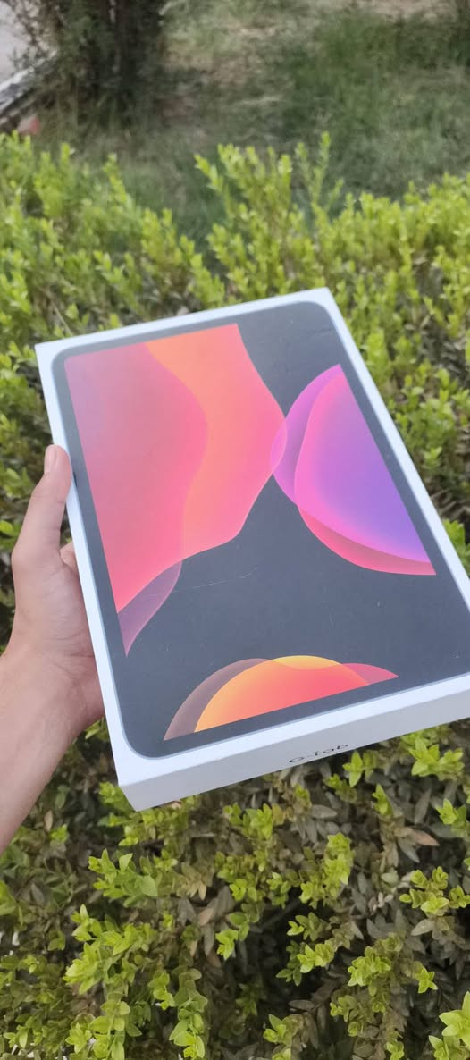 السلام عليكم، للبيع تابلت G-tab PAD10 الأصلي، الجهاز نظيف جداً وشغال بشكل ممتاز، مناسب جداً للدراسة، المنصات التعليمية، الألعاب الخفيفة، وتصفح السوشيال ميديا.
السلام عليكم جهاز ايباد 
• الموديل: G-tab PAD10
• الشاشة: بحجم 10.1 بوصة بدقة عالية (800*1280 IPS) مريحة للعين.
• المعالج: رباعي النواة (Quad Core 2.0GHz).
• الذاكرة العشوائية (الرام): 8 جيجابايت (4 أساسية + 4 إضافية لتسريع الأداء).
• الذاكرة الداخلية: 128 جيجابايت ROM (مساحة كبيرة تخزن كل ملفاتك وتطبيقاتك).
• النظام: أحدث نظام تشغيل Android 14.0.
• البطارية: عملاقة بسعة 6580mAh تدوم معك لفترات طويلة من الاستخدام المتواصل.
• الكاميرا: خلفية بدقة 8.0MP وأمامية بدقة 5.0MP.
• الشبكات: يدعم واي فاي فائق السرعة 5G Wifi.
• اللون: أزرق مميز (Blue) 💙.
📦 الملحقات: يأتي مع كارتونه الأصلي وكافة الملحقات (الشاحن، الكابل، الحافظة "الـ Case"، ودليل المستخدم).
💰 السعر: [75وبي مجال ]
📍 الموقع: كربلاء الحر ]
📞 للتواصل والاستفسار ***********
