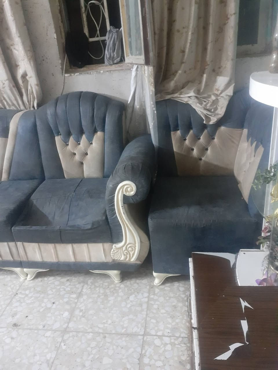 سلام عليك
تخم ١٤مقعد بي ضرر شويه سعر٣٥٠ وبي مجال  رقم الموبايل
***********
