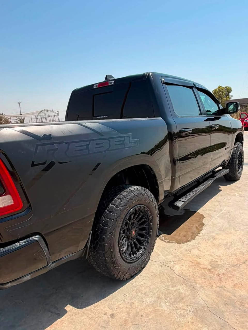 السلام عليكم
دوج رام  DODGE  RAM

موديل : 2020   1500

فـئـة : أسود  

الـضـرر: صفحة جهة السايق اماكن بيها راجعات بارد ضررها بامريكا وصور الحادث ضمن المنشور

الـمواصـــفـــات 

.نـظـام أيـتـورك

.فـورويـل 4x4

.مـحـرك V8. 5700

.شاشه وسط

.أطـفـاء المحـرك عنـد الـوقـوف

.تـايـرات جبليات

.تحكمات ستيرن ومثبت سرعه

.تراكشن وسايد بريك بصمه

.منظومات زنون كلش قويه

.تحديث البنيد ابو الفتحات 

.منظومة غاز ايطالي نحاس خزان 100 لتر 
.الـسـيـاره مرفعها 2ونص انج 

.مكان السياره الديوانيه مابيهه نقوصات جاهزه ونظيفه وجديده جداًً

السعر (230) $ 
***********
