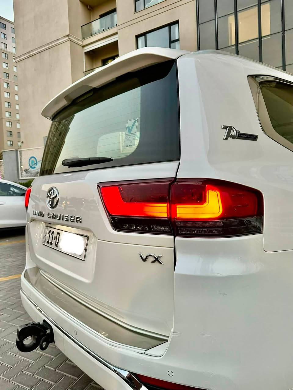 السلام عليكم للبيع لاندكروز VX
شركه ساز 🛑🛑

موديل 2022 

مواصفات الVX معروفه 

دشبول شاشه 

وشاشه لكزز 

وكراسي الخلفيه كهرباء 

نضام الصوت JBL 

كشن خزن ميموري 

كشنات تدفئه وتبريد 

والخلفيه تبريد 

ماشيه 84 الف 

كفاله عامه من كلشي عدى بارد بحافه البنيد  كد 4 اصابع 

السعر 620 وبيها مجال بسيط 

العنوان بغداد  الكرخ

للاستفسار ***********
