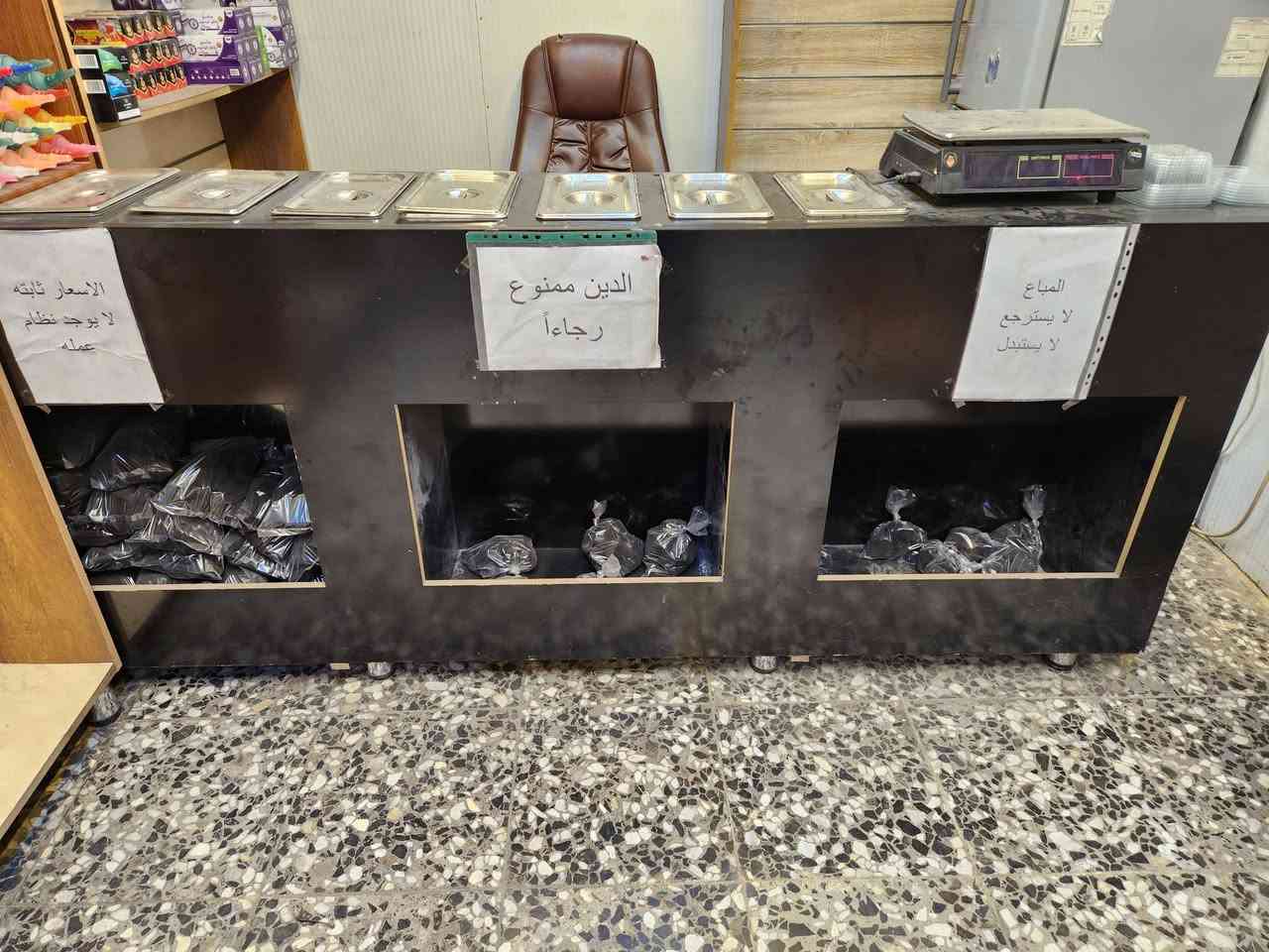 فاترينات وميز نراكيل للبيع
بغداد البلديات ***********
