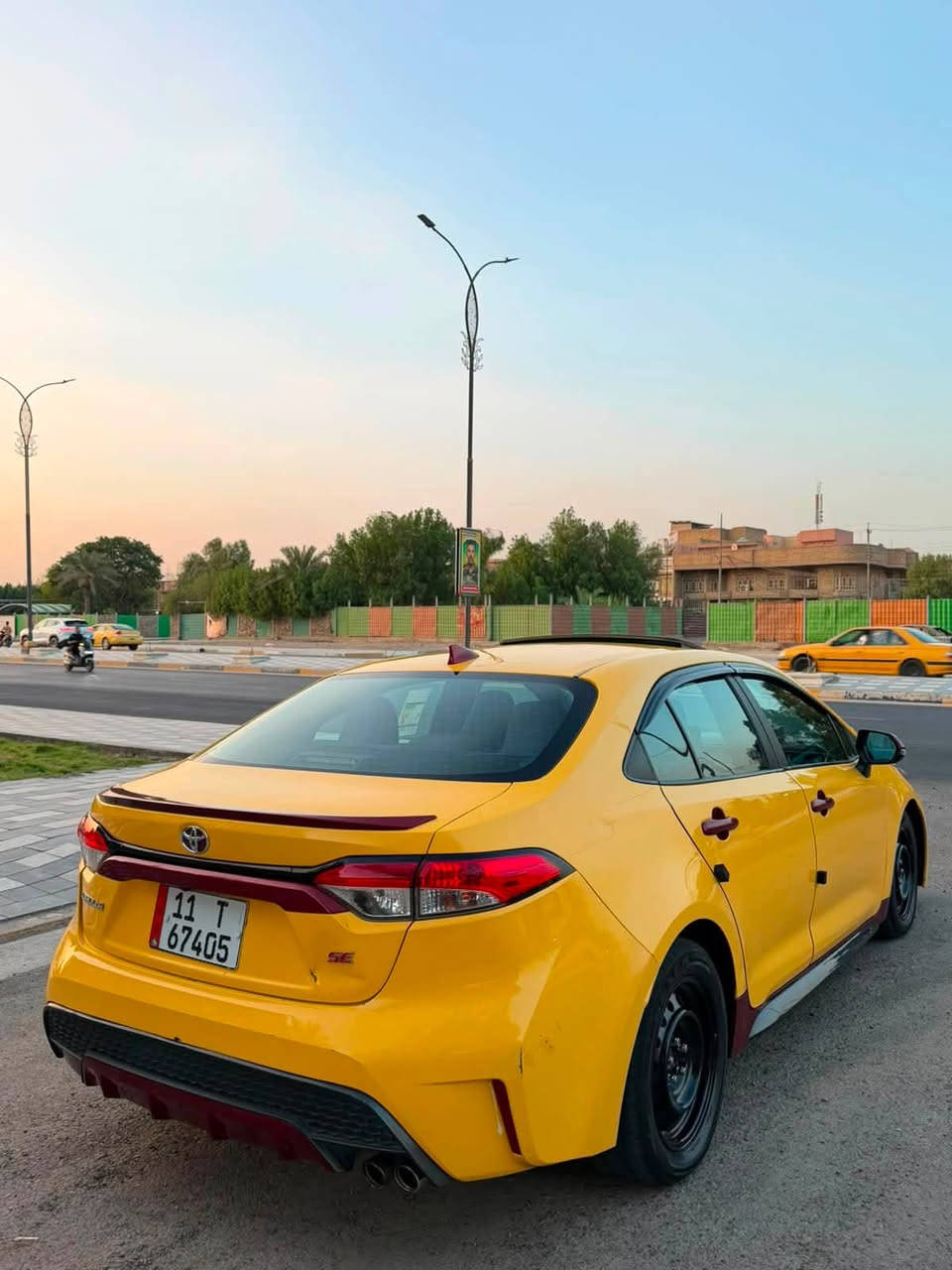 السلام عليكم كورلا 2022 فول مواصفات 1/1 رقم بغداد السعر ( 127$) مكاني بغداد زيونه ***********سياره جديده بدون نقص محرك وكير مكفولات شرط حادثها فقط باب الصدر فقط الباقي مكفول مواصفات / فتحه سقف / شاشه جبيره / بصمه تشغيل +بصمه ابواب / رادارت / كامره خلفيه / اشاير بلمري 
سايد بريك دكمه / درايف مود الشراي يتصل فقط
