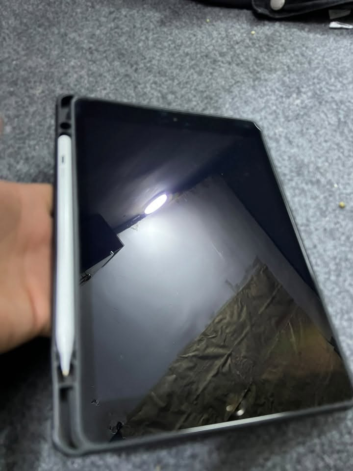 سلام عليكم ايباد ٩ للبيع جهاز نضيف لا مبدل شي ولا مفتوح كفاله  شرق اوسط بس غراضه ضايعه هيه موجوده الكارتونه بس منتهيه من المي ومشككه بس جهاد جديد وممستخدم هواي الله شاهد كلش جديد وياه كفر وقام أصليات مأخذهم ب٦٥ ألف مكاني شارع حيفا رقمي *********** سعره  ٢٥٠ ألف وبي مجال قليل للشراي
