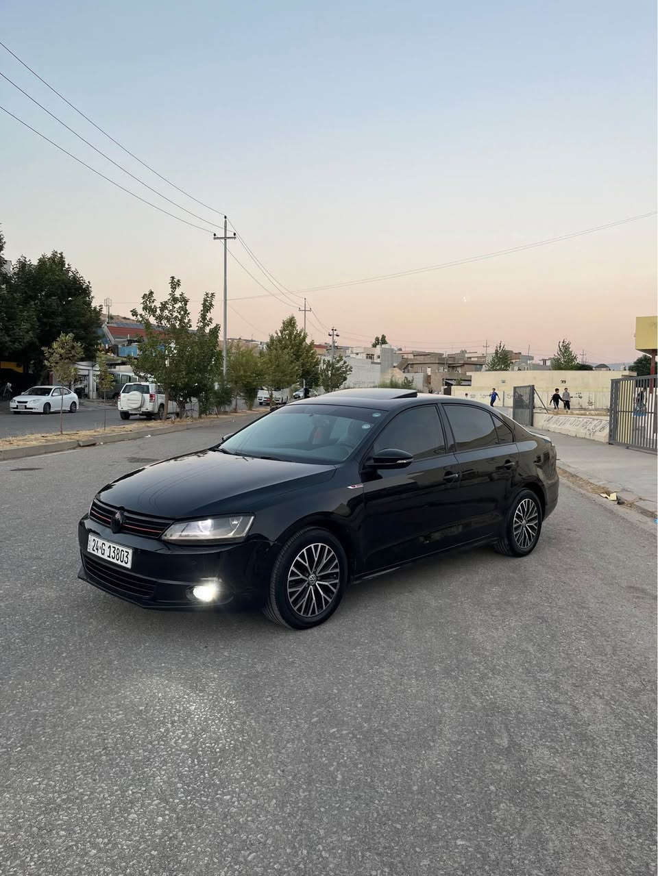 jetta 2012 xalije 

ڤۆلکسواگن جیتا خەلیجی
رەنگی رەشی قەتران 
مەکینە ٢٠ بێ تۆربۆ 
فول مواصفات 
سلایت - شاشە - حساس پێش و پشت - تەبرید لەمس - تەبرید مەرکەزی - گێر ئۆتۆماتیک 

سەیارەکە بێ مەسروفە جاهیزە 

گێر و مەکینە و بەناوکردن و غرامە بە شەرتە 

٣ پارچە بۆیاغە 
چاملغ+چاملغ+دەرگا 
٢ نیو دۆسە سبوغە
٢ تەعدیلی هەیە 

٢٠٠،٠٠٠ کم رۆشتوە 

سعری ٨٤ وەرەقە و مەجالی کەمی فرۆشتنی تێدایە 

***********
کۆرەک - واتساپ شقلاوة, أربيل
