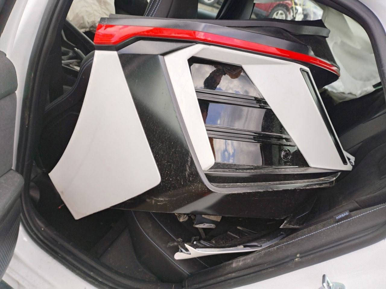 الحلو والنظيف للبيع…🩵🚀
Hyundai Elantra N 

موديل 2025  بدون رقم تترقم جميع المحافظات عدا الاقليم

تريد تتونس كمل واقرة المواصفات 🩵🚀

اللون ابيض صدفي 

محرك 2000 تيربو 

كير اوتوماتيك 8 نمر دبل كلتچ DCT 

فتحة سقف 

بصمة تشغيل

بصمة ابواب 

ترحيب عند الاقتراب 

شاشه كبيره متصله 

ثيمات شاشة عدد ٥

اناره داخليه بلادي بيها عدة الوان 

كشنات حضن ريكارو مختمة N 

كشنات تدفئة 

دركة بيها دكمتين مودات N ومختمة N

شفتات ستيرن 

اكتف اكزوز بلادي بيها 3 وضعيات للصوت وي مودات القياده 

** مودات للقياده ((ايكو ، نورمل ، سبورت ، مود N ,))

 كوستم تتحكم بوضع القياده شون متريد 

، دكمة NGS تزيد السياره 10 احصنة لمدة 20 ثانية 

دبلات كهرباء تتكيف وي وضعية القياده 

ويل 19 بلادي 

فجوج لون احمر مختمة N بلادي

حساسات  خلفي 

كامره خلفيه دوار 

رادارات 360 درجه

رادار مانع تصادم 💥 

كامره تقرالك الطريق وتنبهك اذا انحرفت عن المسار 

نظام قيادة مساعدة 

نظام تحديد مسار 

التوقف التلقائي عند التحريك ووجود اجسام غريبه

عليها شوته رياضي 

السياره حلوه ونظيفة 

السياره ماشيه 10mi

بدون صبغ شرط وصور الحادث بلمنشور

السعر 165$

رقم الهاتف للتواصل ***********

مكان السياره 
بابل المسيب 
                    
                     ...اسف عالاطاله..

نص مكتوب في الصور:
- BIDCARs