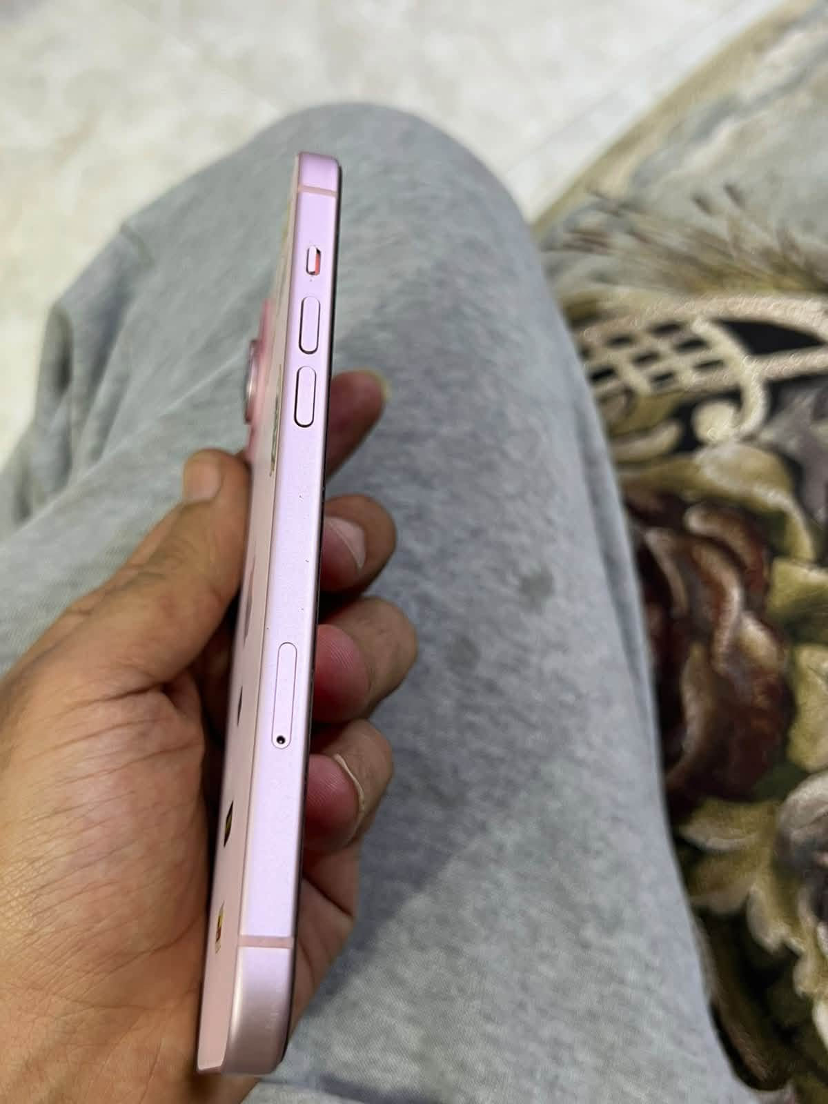 ايفون 15 بلاس بي فطرين بلكلاس ما مأثرات ولا مبينات وهذي الفطور بلزكه مالته مراوس ب ايفون 13 برو ماكس او 15 برو ماكس او 14 وانطي فرق
واتساب ***********

نص مكتوب في الصور:
- 1:34 61 Battery Health Battery Health Normal This iPhone battery is performing as expected. About Battery & Warranty... Maximum Capacity 88% This is a measure of battery capacity relative to when it was new. Lower capacity may result in fewer hours of usage between charges. Cycle Count 711 This is the number of times iPhone has used your battery's capacity. Learn more... Manufacture Date September 2023 First Use April 2024
- 1:34 61 About Name iPhone > iOS Version 26.5.2 > Model Name iPhone 15 Plus Model Number MU103ZD/A Serial Number K12GDHYW4T Coverage Expired > Songs 0 Videos 259 Photos 8,546 Applications 49 Capacity 128 GB Available 7.18 GB Wi-Fi Address 64:41:E6:ED:44:C1