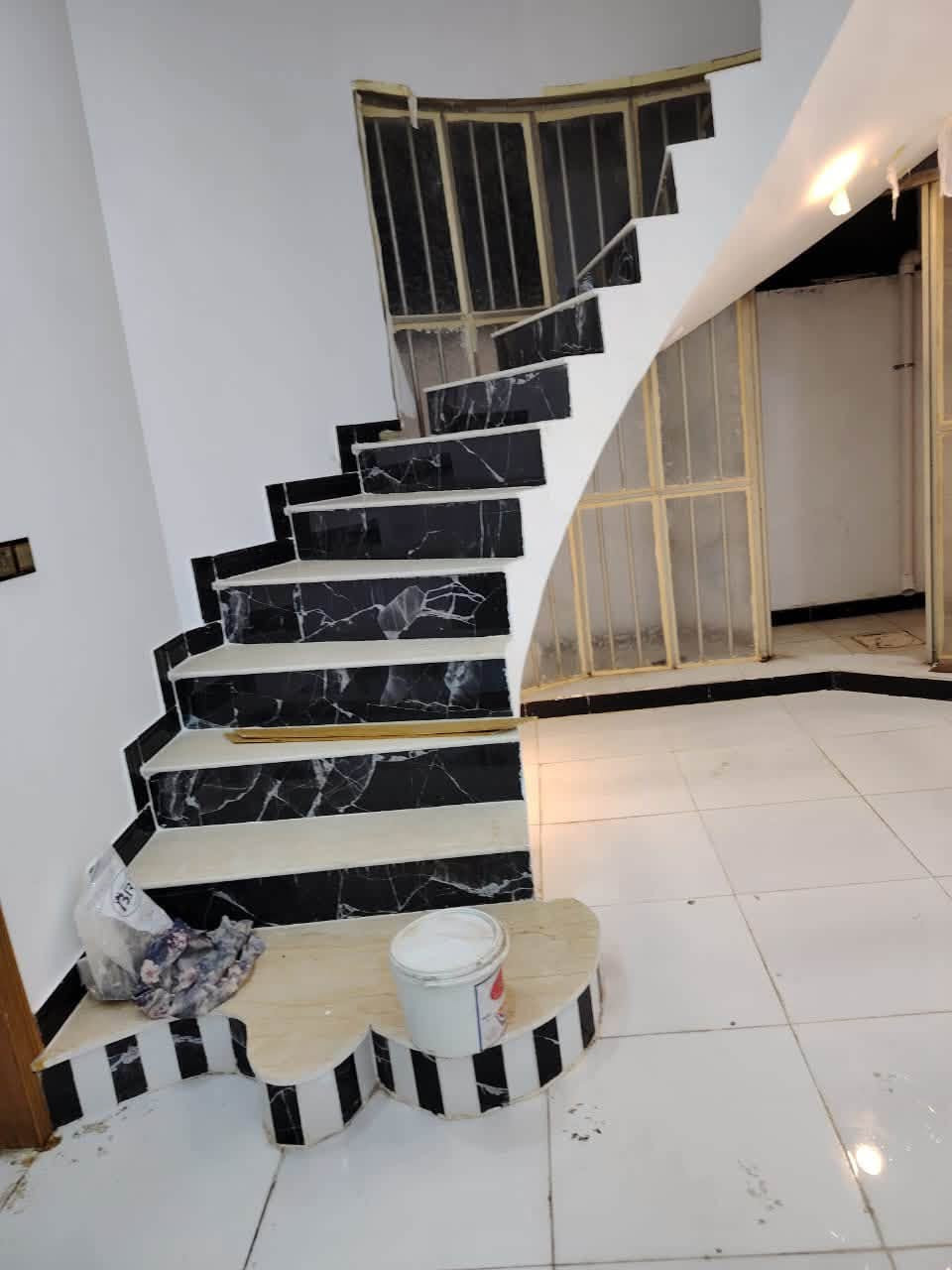 دار ايجار ٢٥٠ متر 📍حي الزهور بناء حديث ايجار ٢٥٠الف
***********
