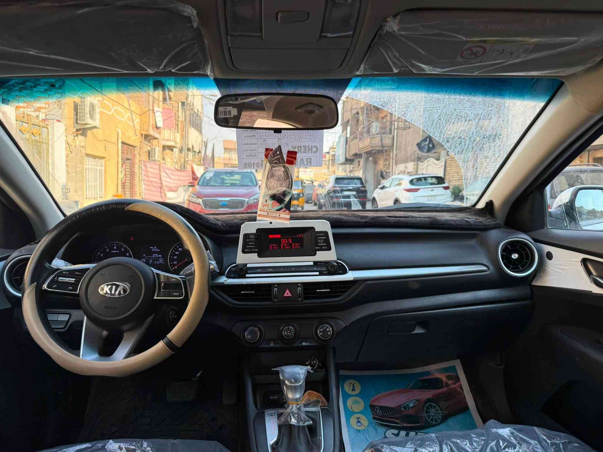 السلام عليكم للبيع كيا سيراتو خليجي موديل 21رقم اربيل شرط تحويل وكالة مكينه 1600كير كفاله صار بيه حادث بل عراق بنيد جاملغ صبغ وحالين بيه ملاحظات بسيطه تبريد ثلج ماشيه 91حقيقي شراي يتصل سعره 118ورقه بيه مجال حك جيه مكاني بغداد ***********شراي يتصل اعتذر عل مراوس

