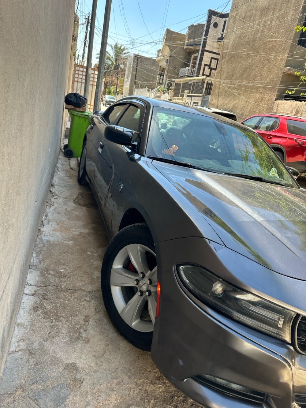 جارجر للبيع موديل ٢٠١٩. ماشية ٩٥ميل حقيقي مواصفات 
اس اكستي
فتحة سقف
كشنات مخملي بلادي 
كراسي كهرباء
تبريد ثلج قطعتين 
ابواب بصمة +الجنطة بصمة 
تشغيل عن بعد 
اللون نفطي 
تحكم استيرن +مثبت سرعة 
شاشة وسط  كاري بلي  
لايت زنون  محرك ٦سلندر  ٣٦٠٠
صدر امامي جديد 
صدر خلفي بلادي جديد  تخم تايرات جدد  
دسكات جدد.  +فيت بم جديد  
سيارة خاصة مال بيت ممشتغلة خط 
حادثهة من امريكا جاملغ امامي ايسر جزء بارد
باب سايق مبدل بالخارج باب خلف السايق صبغ.  جاملغ خلفيّ ايسر حگ شبر كلير  
سيارة سليمة بدون دواخل شواصي ولغود سليمة  بچم كبس  والايرباكات بلادية 
السعر ١٩٠وبيهة. مجال للطيبين بدون زحمة لحد يكسر بحلال الناس مكاني بغداد والسيارة رقمهة شمالي اربيل و باسمي والتحويل مباشر للاستفسار ***********