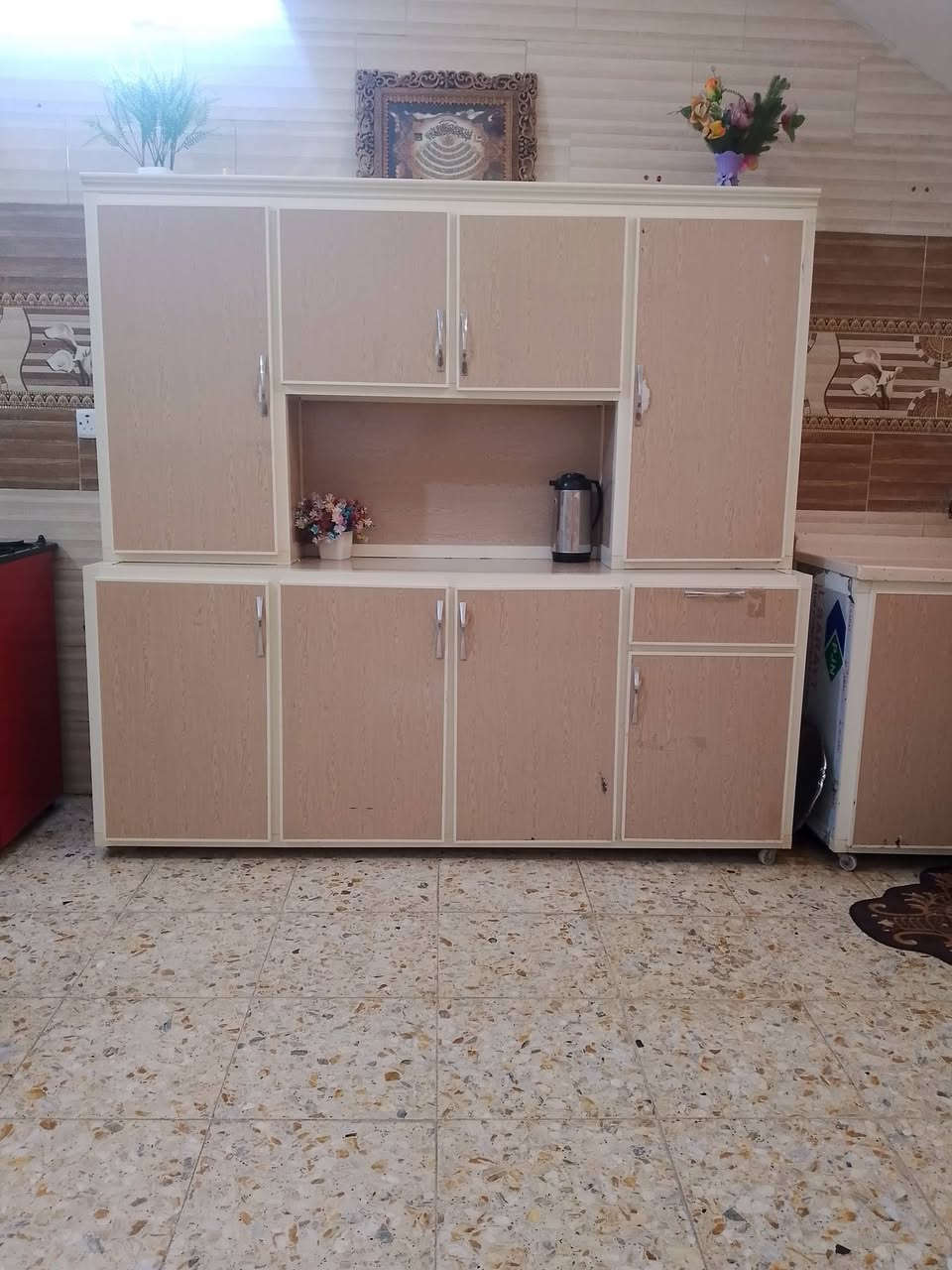 السلام عليكم  بيع مستعجل عندي كاونتر مرمر نظيف 4امتار 3قطع مال باله اماراتي نظيف جداً سعر 400وبي مجال بسيط العنوان الامين الثانية اسكينه رقم الهاتف ***********يوجد واتساب توصيل ماعندي
