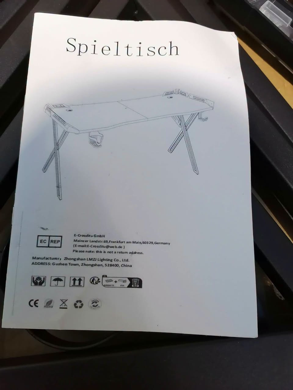 مكتب ألعاب AufuN مزود بإضاءة LED، مكتب كمبيوتر بإطار X، طاولة ألعاب، 160 × 60 سم، مكتب كمبيوتر متين مطلي بألياف الكربون، طاولة ألعاب مريحة مزودة بخطافات سماعات رأس وحامل أكواب

نص مكتوب في الصور:
- 60cm / 23.7in 160cm / 63.0in 73cm / 28.8in