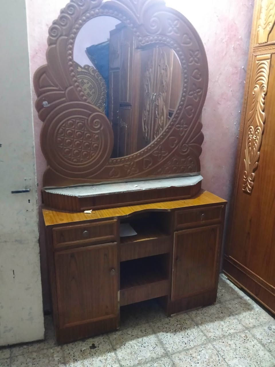 غرفه نوم 6 ابواب ملحق نجاره تسكام شرط النضافه
نضيفه جدا نضافه 100 💯 
العنوان واسط نعمانيه شارع 13 مقابل بيت الحاج خيون
للاستفسار مراسلة الصفحه او الاتصال 
*********** وتساب
***********
***********
