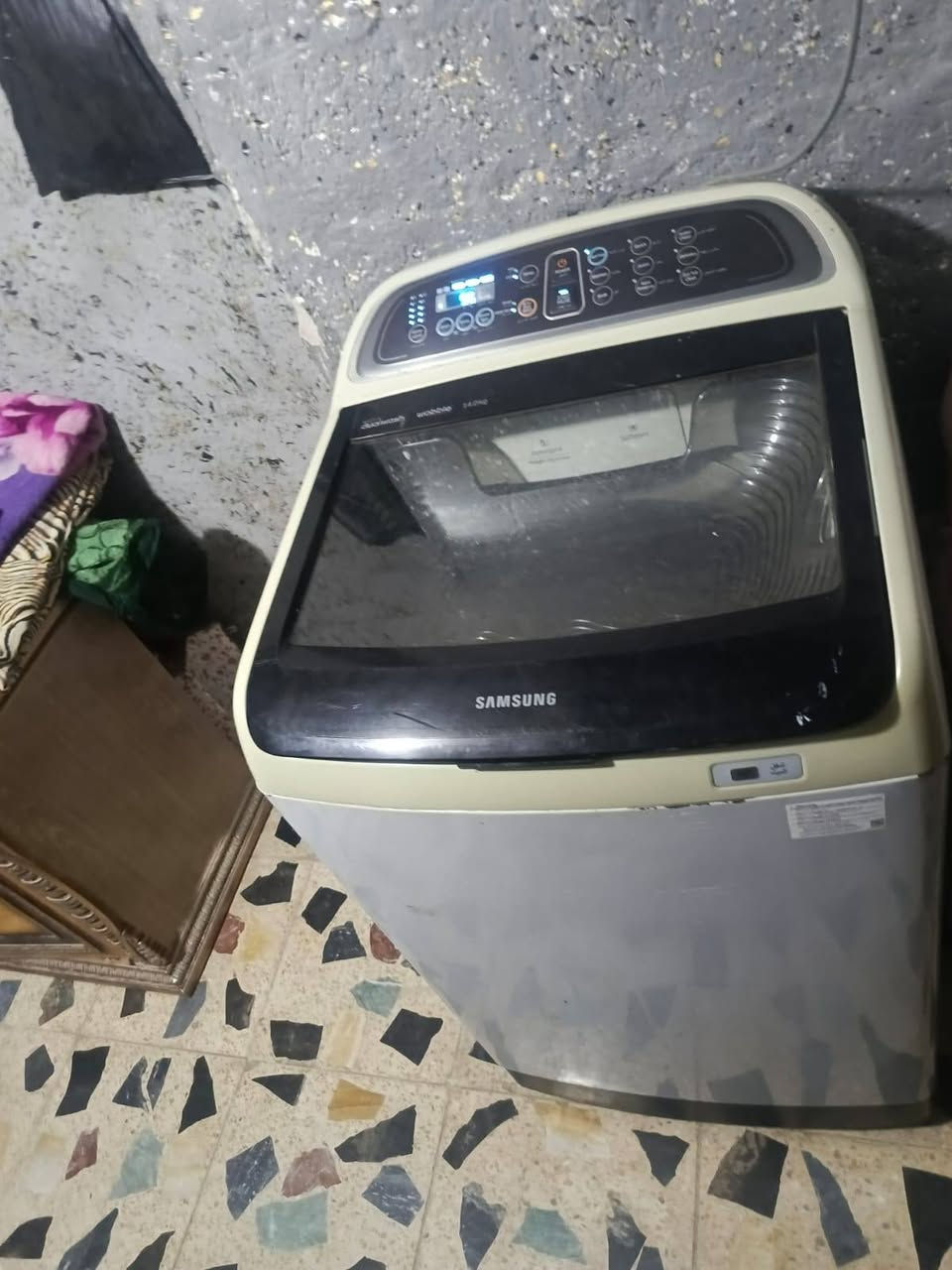 غسالة للبيع اوتماتيك  شغالة السعر250وبيهة مجال رقم الهاتف     ***********
