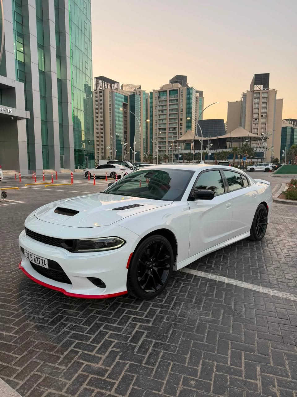 جارجر  جيتي GT  موديل 2021 
الخوان فقد البيع ما الرواس 
***********
السيد الوان البيض المميز 
 فول مواصفات GT 
الدخل الحمر البيلادي
(اقره المنشور قبل ماتخابرني و بيك خير وتدلل))
(السياره بيها فقد بنيت  ) 
سياره جديده اي نقص ما بيهه ابد 📍❤️
(سيارة  ماشية 75 ميل 
سياره جديده بمعنى الكلمه
رقم  اربيل الجديد كلشي جديد
المحرك : V6.  3.6L .
المواصفات :
* جناح خلفي بلادي
* ويل قياس 20 انچ  بلادي تخم تاير جديد
* ستيرن رياضي . 
مقاعد رياضية جلد   حضن
* كشافات الضباب زنون . 
* المصابيح الأمامية مع LED . 
* حساسات . 
* شاشه كبيرة مع نظام ملاحة نفكيشن GPS .
* الشاشة مع اوپشنات SRT . 
* سستم صوت الپاين .
* مقاعد أمامية كهربائية عدد 1 
* تشغيل عن بعد . 
* محدد سرعة . 
* تلفون بلوتوث . 
* كاميرا خلفية .
* مرايا متحسسة للاضاءة العالية .
* كير شفتر بالستيرن . 
* دخول ذكي (بصمة) .

السعر ٢١٨📥
للاستفسار
مكان السيارة اربيل 
***********
***********الوتساب

