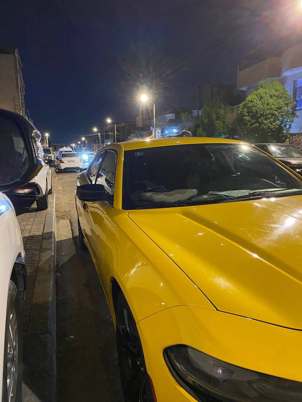 السلام عليكم
جارجر 17 امريكي SXT
اصفر بلاد مامصبوغه 
حادثها بامريكه ضربه بسيطه بالحاضن الخلفي 
ورصعه بخشم الجاملغ الخلفي اثر الحادث ومرجعه بارد وبالعراق بيها باب السايق فقط بي ضربه بسيطه ومامصلحه على حطتها كفاله شواصي والغود وباقي السياره كلها بدون دواخل
 مواصفاتها معروفه 
محرك 3600 V6
دفع خلفي
كشنات جلد
كشنات كهرباء
كشنات أمامية تدفئة
تحكم ستيرن كهرباء
ستيرن جلد
شاشة 8.4
تشغيل عن بعد
دخول وتشغيل بدون مفتاح
مكيف دبل زون
فتحات تكييف خلفية
مرايات كهرباء وتدفئة
حساسات ضغط التايرات
مثبت سرعة
وهواي موصفات مكينه كير كفالةحداديه جديده شواصي كفالة مال جاني ومصروف عليها هواي اي نقص مابيها سنويه
لل 2028 السيارة معلايه 21 اصل 17 باسمي تحويل ثاني يوم الله شاهد سيارة احلا من الصور الف مره تجي تشوف بعينك على ايدي ابد ما مشتغلة خط  بس صار عندي ظرف واريد ابيع
سعر 145 مكاني بصرة ***********
