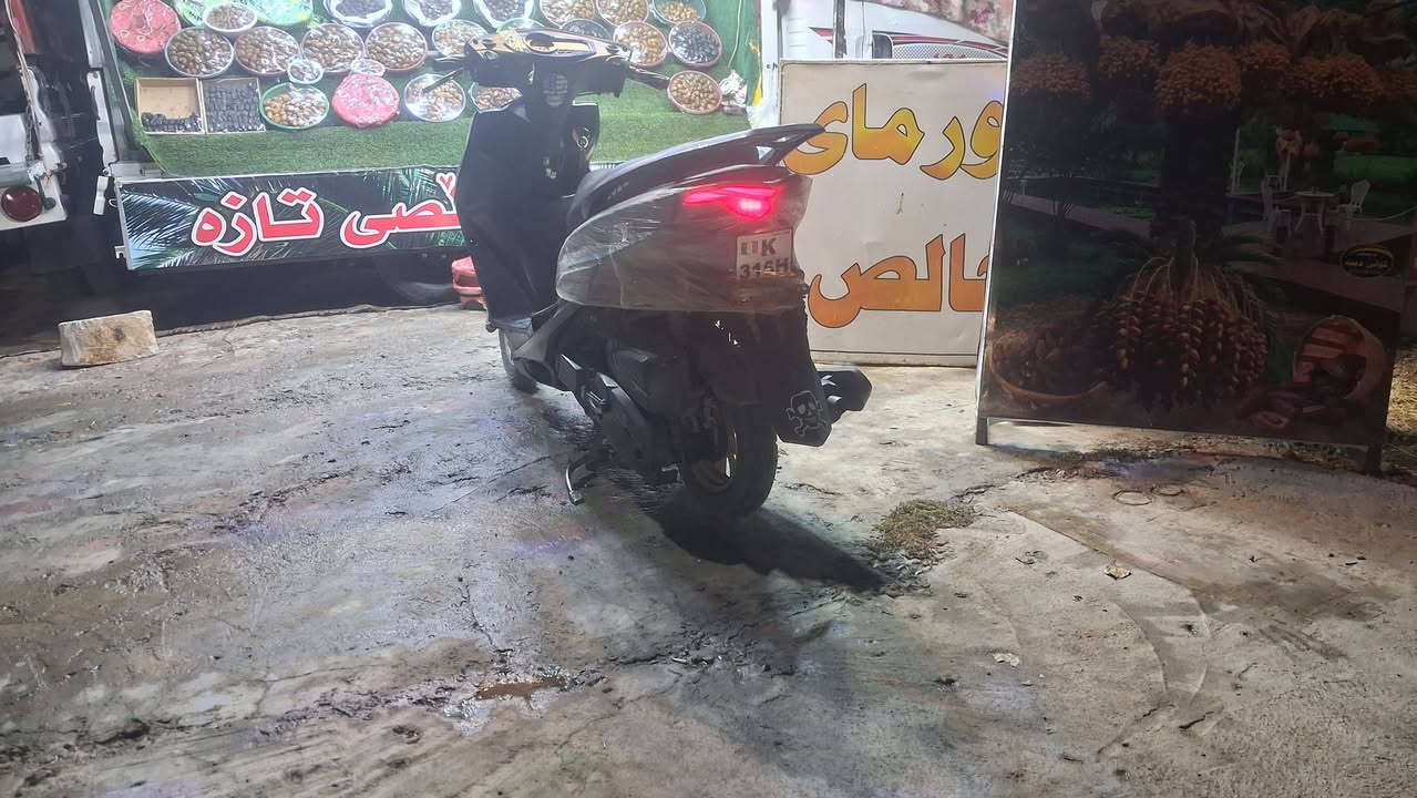 السلام عليكم 
حجم  المحرك 155cc
Yamaha Aerox 155 – موديل 2022 🛵

دراجه كلش نضيفه بدون اي نقص 
مكينه ناعمه مافيها اي مشكله مكينه كلش نضيفه 
باتري جديد 
قايش جديد 
كفرات  مافيها اي كسر نضيفه كلش 
تايرات جداد 
ابريك خلفي امامي جداد
كهربائيات على وضع الشركه 
الشراي يتصل ويدلل 
***********
