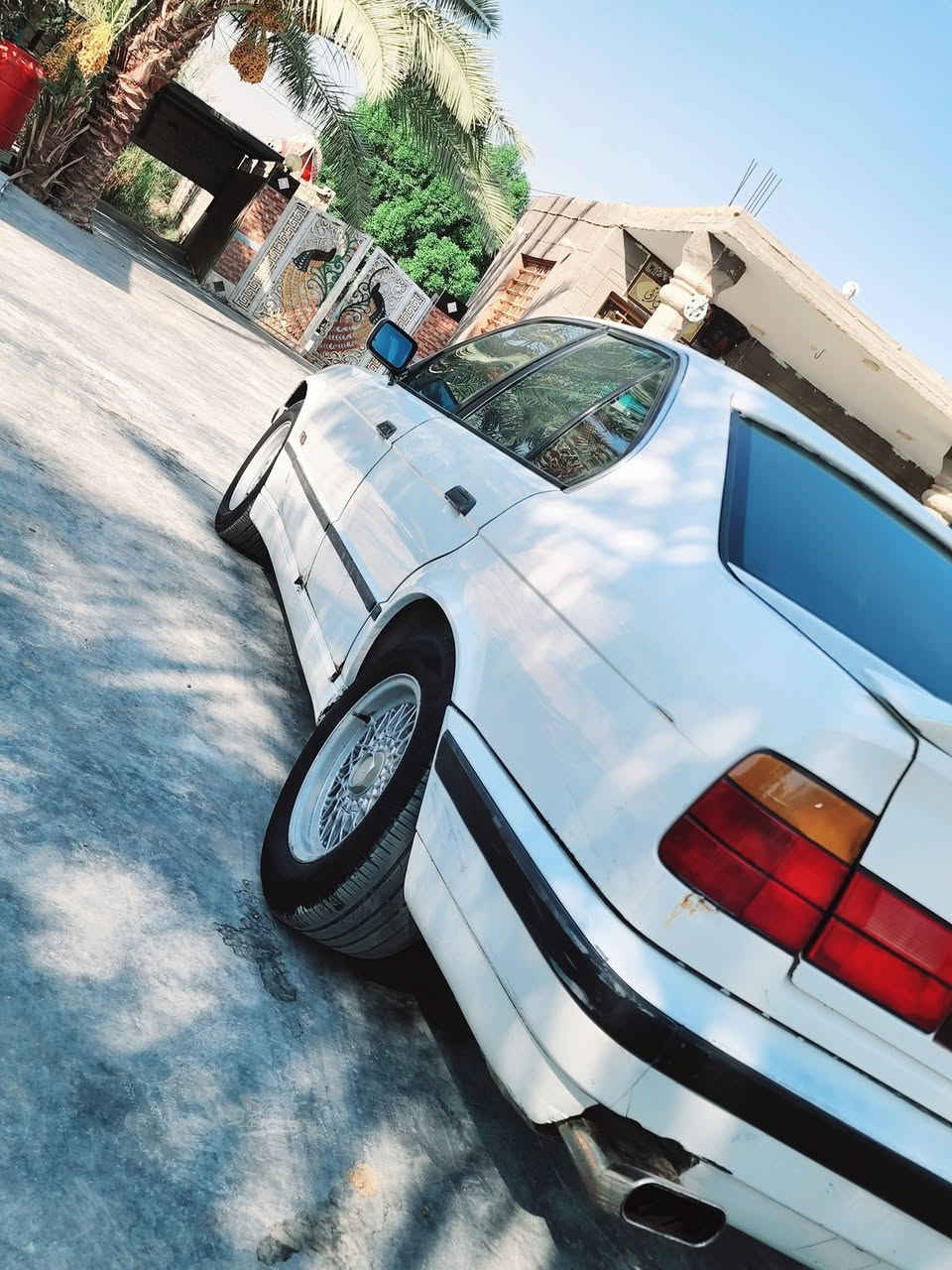 ​📢 إعلان بيع سيارة (BMW E34)
النوع : BMW E34 (الفئة الخامسة)
موديل: 1992
اللون الخارجي: أبيض ملكي
اللون الداخلي: ماروني مميز ونظيف جداً
الوارد: ألماني (الأصل والأمتن في الهيكل والتحمل)
الأصول : سنوية بغداد، باسمي داخلة هزة وكافة الاجرائات الامرورية (تحويل مباشر )
​⚙️ المواصفات والفحص الفني:
​المحرك : محرك M30 سعة 3.5 لتر، بحالة ممتازة كير: اوتوماتيك شرط كفالة .
​الحدادية: حدادية كاملة أمامي وخلفي جديدة ومبدلة بالكامل قبل 20 يوم + ميزانية وبالنص  (السيارة ثابتة وناعمة بالشارع وبدون 
​التبريد: شغال (ثلج) والمنظومة ممتازة .
​الكهربائيات: منظومة الكهربائيات شغالة بالكامل ابلاد  وبدون أي مشاكل.
​البودي والشاصي: البودي أبيض ونظيف، شاصي وجاملغات.
​🔶 البجم العريض: السيارة "بجم عريض" أصلي، المظهر المرغوب والأكثر هيبة لهذا الموديل.
​💺 الكراسي: الكشنات كهربائية وشغالة تماماً، مريحة جداً ونظيفة.
​🎵 منظومة الصوت: مسجل ومنظومة صوت شغال بالكامل بحالة ممتازة.
​🚗 الخلاصة: السيارة باختصار "دك سلف واطلع"، تم تصفيتها بالكامل وجاهزة للاستخدام اليومي ، لا تحتاج لأي مصاريف. 

المكان :بابل الشوملي 
للتواصل والاستفسار (***********) 
مراسلة وتساب او ماسنجر وبيك خير ودلل .
