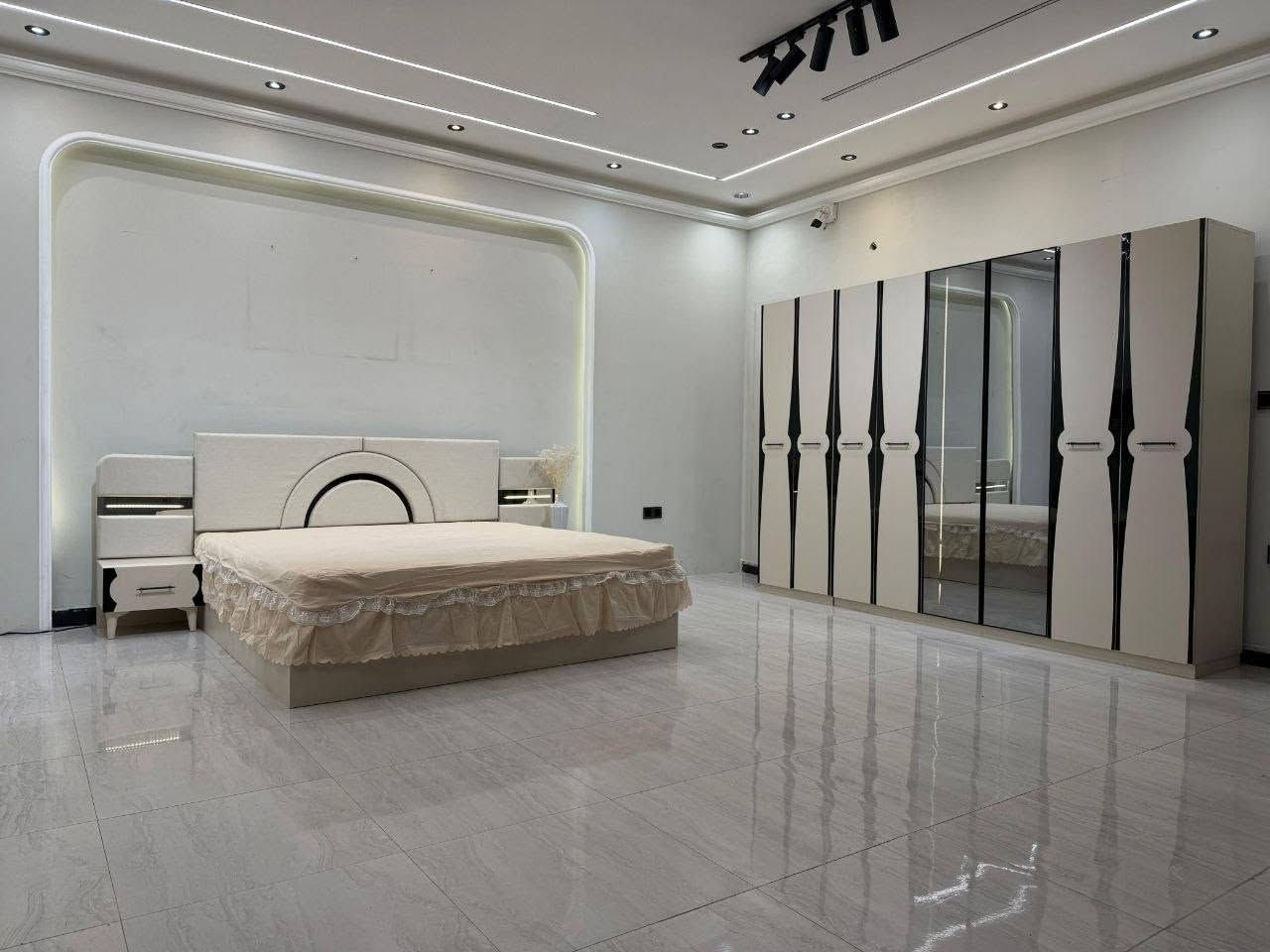 *تم وصول موديل جوني*
***********
*7قطع*
*ابواب المنيوم* 
*اناره داخل الكنتور*
*اناره بالكومديات*
*مجرات بالكنتور*
*اناره بالميز تواليت*
 *قياسات الغرفه كبيره*
*سرير ثابت*
*كل هذا بسعر 950. الف*
*********** للاستفسار والحجز 
***********
https://wa.me/c/9647742693473
