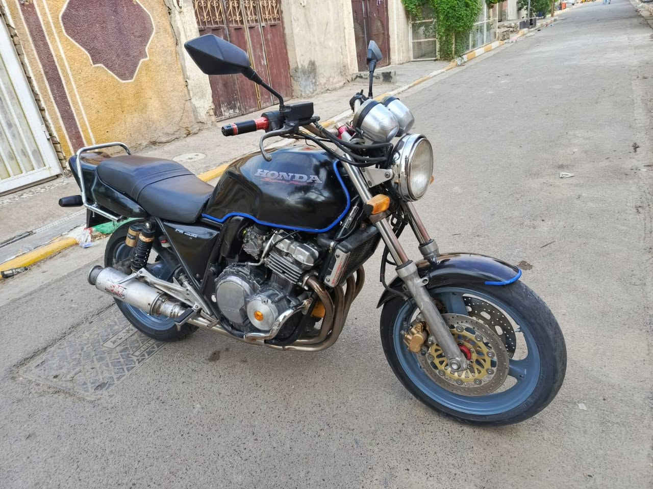 سي بي فور • جيل اول • مكفوله