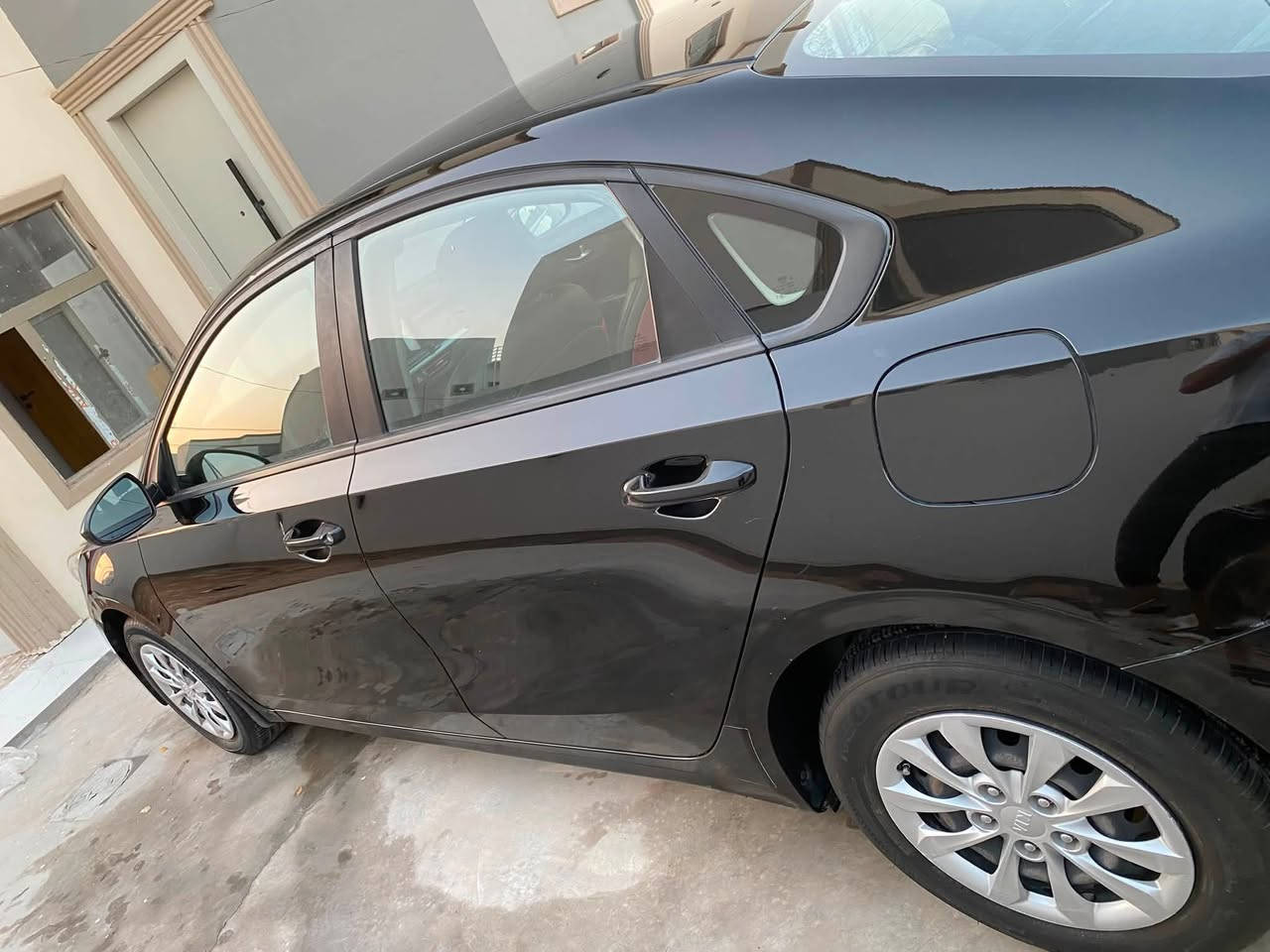 السلام عليكم كيا سيراتو 2019
مكينه 1600 
بيها فقط بارد 
ماشيه 70 الف وقابل للزياده 
باسمي سنويه 2031 
للاستفسار *********** واتساب
