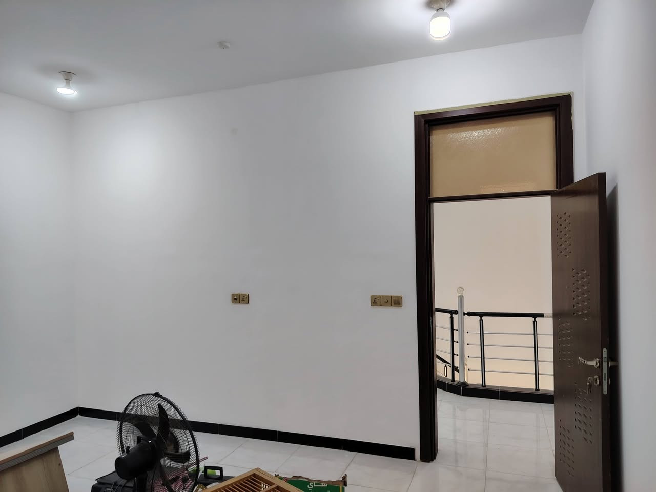 بيت 115 متر بالزهراء فرع عيادة دكتور مثيل
يتكون من طابق ونصف يحتوي الطابق الأرضي على غرفتين نوم ومجموعه صحيه ومطبخ واستقبال وهول داخلي والطابق الثاني ع غرفة كبيره وهول اخر
البيت ما بي نقص شتايكر واجهه سخان تانكي كامرات بنكات
فارغ جاهز للبيع والسكن مباشرة بناء حديث 2022 
باسمي وغير مطلوب ويباع نقدا فقط أو مراوس بقطعة بالجامعه او السياسيين او الخاجيه او داموك ( قطعه فقط) مع الفرق 
شارعه 10 متر قياسات البيت راح اخليها ويه الصور 
*********** متواجد واتساب وع الخاص
