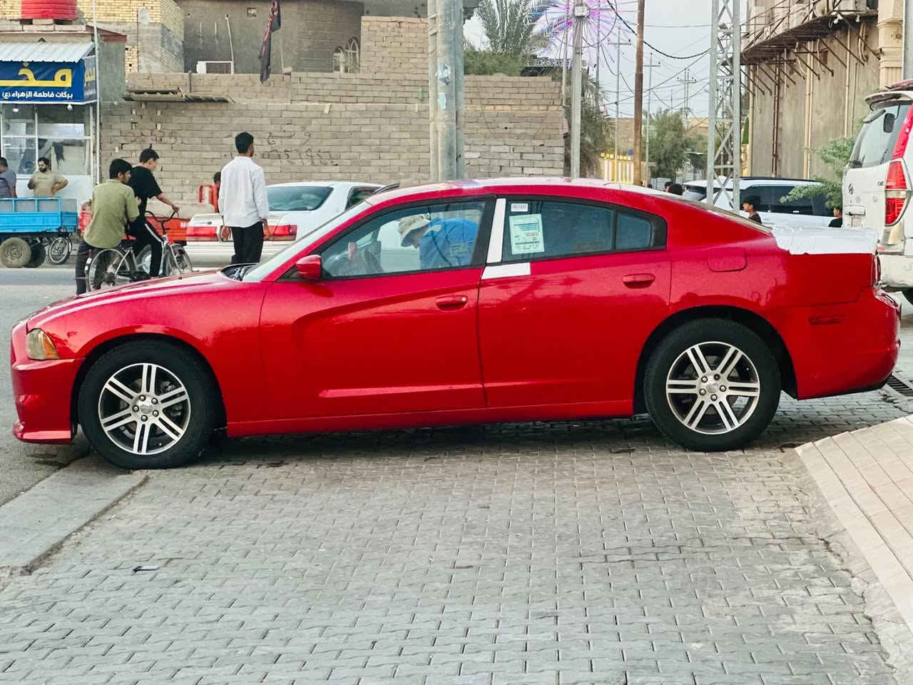 سلام عليكم جارجر للبيع موديل ‏13 كندي سياره جاهزه وحلوه فقط مكنات صبغات
سياره جاهزه تخم تاير 
وحداده جديده 
 رقم بغداد مشروع وطني
مكينه ٦ سلندر ٣٦٠٠
العنوان بصره قضاء المدينة السعر 130
اتصل ‭***********‬
