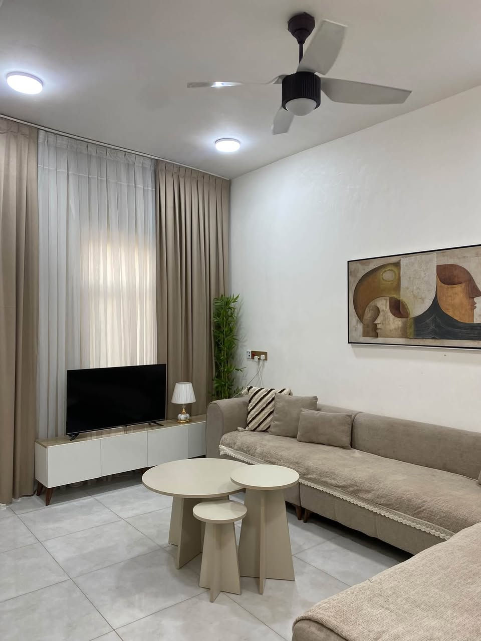 بيت للبيع مساحة ١٢٠ متر
يحتوي على استقبال و صالة و غرفة و صحيات داخلية و خارجية 
العنوان حي الامين قرب معمل 
الكاشي عمود ٦٥١ 
السعر ٣٨ و بي مجال بسيط 
للتواصل على الخاص او على الرقم ***********
