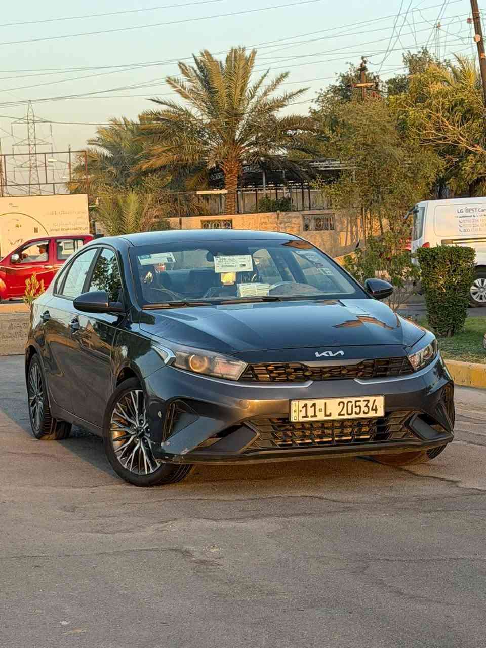 سلام عليكم 
فورتي مديل 2022 سياره جديده مابيه اي نقص بيه صبغ ربع الجاملغ  الأمامي وبارد بالنيد ماشيه 80 ك م مواصفات السياره تحكم ستيرن شاشه كأمره ثلاث انظمه قياده منظومه زنون وبعد هواي مواصفات كير مكينه كفاله تخم تاير جديد باسمي تحويل والسونار بالمنشور بيه تصليح بسيط بشاصي السعر 125  وبيه مجال العنوان البياع تقاطع درويش  هاتف***********
