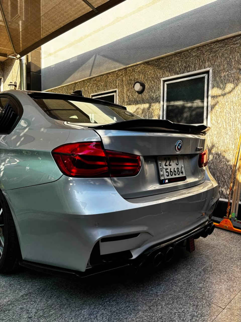 🔥 للبيع | BMW F30 328i LCI 2018 🔥

أخوان السيارة احلى واقوى F30 بل عراق من زاخو للفاو

بشرط من تجي وتشوفها شخط ما بيها 

السياره body kit m3 أصلي كامل + فول هوائيات

المواصفات:

 ● موديل: 2018 LCI
 ● وارد: أمريكي
 ● العداد: 120,000 كم
 ● فل مواصفات

المميزات:
✅ فتحة سقف
✅ شاشة كبيرة (Navigation)
✅ Head-Up Display
✅ Harman Kardon Sound System
✅ كاميرا خلفية
✅ حساسات أمامية وخلفية
✅ دخول وتشغيل بدون مفتاح (Comfort Access)
✅ مثبت سرعة
✅ إضاءة LED LCI
✅ داخلية جلد كهربائية مع ميموري

التعديلات:
✅ Stage 2
✅ Intake
✅ Downpipe
✅ Full Exhaust (تفريغ)
✅ ECU Tune

معلومات السيارة:

 ● وارد أمريكي.
 ● الحادث جاملغ وحافة بنيد فقط.
 ● بدون أي ضرب بالدواخل.
 ● صبغ قطع التحديث وشبر بل باب ع مود تصير نصبه مرتبه

السيارة جداً نظيفة، أداءها قوي وسحبها ممتاز، جاهزة للاستخدام ولا تحتاج أي مصروف.

📞 للاستفسار ***********
السعر  على تزويد السياره ونضافتها ببلاش 
178 بيها مجال
