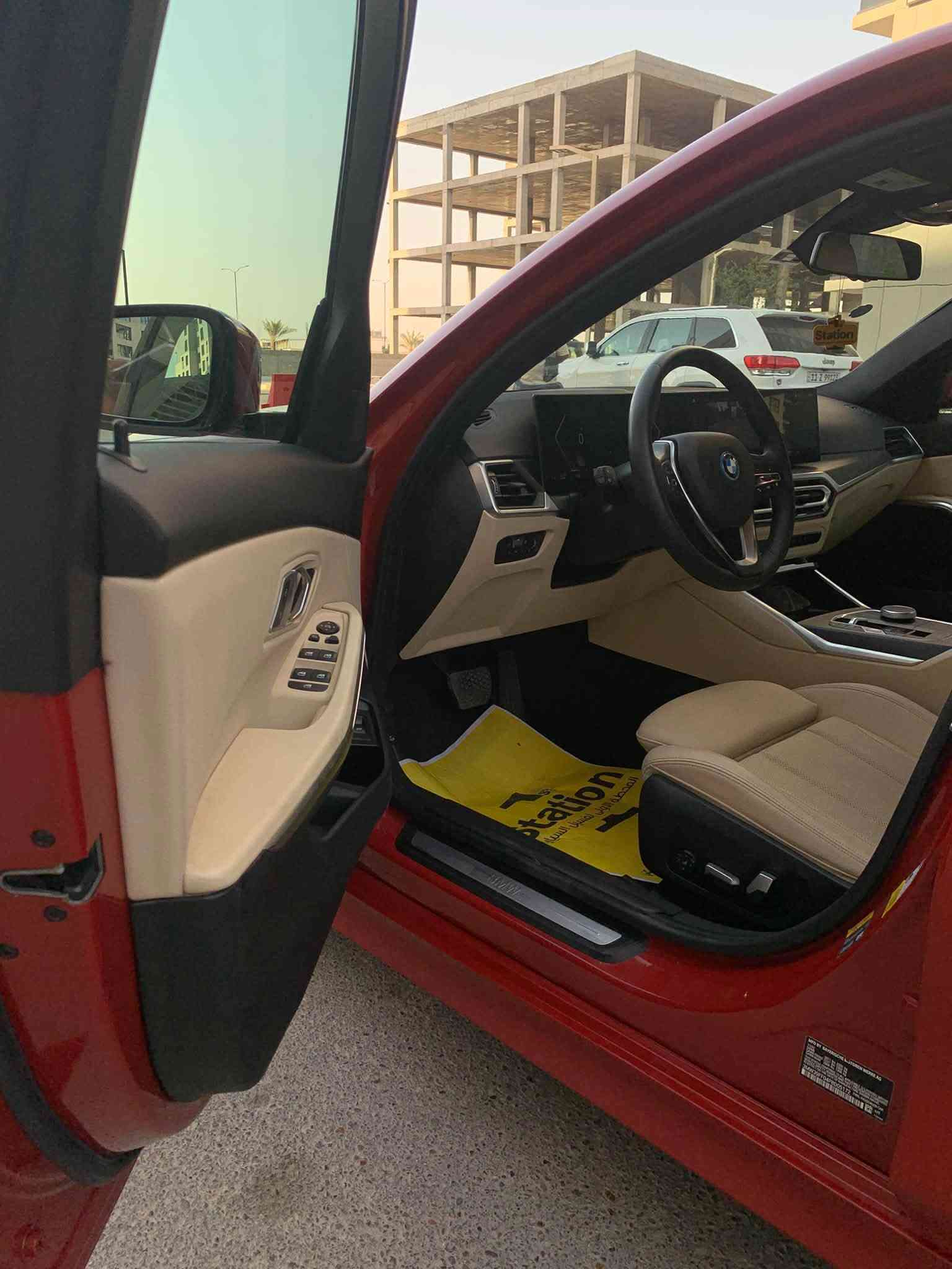 السلام عليكم

للبيع BMW 330e موديل 2023

فول أعلى فئة بالمواصفات

محرك 2.0 توين باور تيربو  292 حصان والعزم 420 نيوتن

السياره تعمل بنظام (البنزين + هايبرد + كهرباء) اقتصادية جداً

مع امكانية شحن السيارة بالكهرباء تقطع مسافه من 30 الى 45 كيلو 

ماشيه 25 الاف كيلو فقط

1.نظام الأوتو بارك (ركن السيارة بدون تدخل السائق) 

2.نظام البارك إسيست (امكانية ارجاع السيارة بالكراج تلقائي)

3.كامرات 360 درجة عدد 4 محيطيه 3D

4.فتحة سلايد روف

5.داتا شو Head Up Display (يعرض بالجامه الامامية)

6.نظام صوت فاخر Harman/Kardon Logic 7

7.شاشة كبيرة متصله خاصه بموديل 23 و24

8.فتح الصندوك بالقدم 

9.لايت ليزر اصلي داينمك

10.كشنات جلد لون جملي Camel + الكشنات كهرباء وخزن ميموري 

11.تدفئه بالمقود والكشنات

12.تصعيد وفتح الزجاج بالبصمه

13.حساسات امامي خلفي جانبي

14.اضاءة محيطية متغيرة الالوان

16.نظام تعتيم بالمري Auto Dim

17.شفتات بالمقود

18.شاحن تلفون وايرلس

19.نظام الترحيب عن الاقتراب من السيارة

20.ابل كار بلي وايرليس

21.رادار امامي

22.رادار النقطة العمياء

23.رادار الخروج عن المسار

ضررها بابين صفحة السايق  تبديل اصلي وكاله  فقط 

جميع الايرباكات سليمه فقط ارباك البرده  طاك 

مكان السيارة بغداد

+964 770 808 6701

نص مكتوب في الصور:
- 39°C