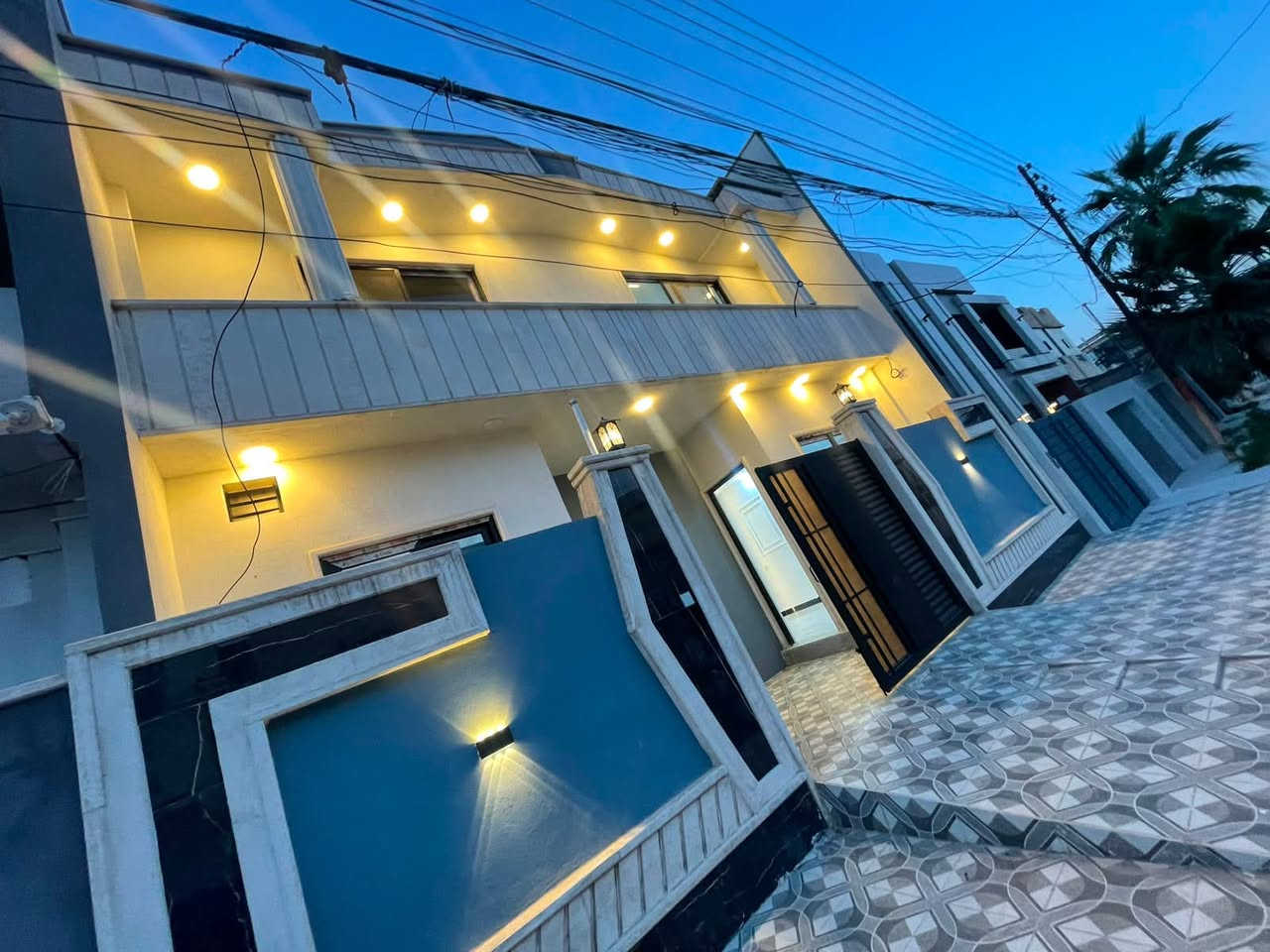 🏡 دار للبيع – موقع مميز جدًا في حي الصديق الأولى

زيروووو/ بناء هذه السنة 📆2026 

📍 الموقع: حي الصديق الأولى – مقابل كلية طب الأسنان / جامعة الموصل
📐 المساحة: 100 متر مربع
🎓 الموقع قريب جدًا من كلية طب الأسنان،

💰 السعر: 216 مليون دينار عراقي
🔥 السعر مميز جدًا ومناسب مقارنةً بالموقع

✨ مميزات العقار:
• موقع حيوي ومميز في حي الصديق الأولى.
• مقابل كلية طب الأسنان / جامعة الموصل.
• قريب من الشوارع والخدمات والمرافق المهمة.
• مناسب للسكن والاستثمار.
• فرصة ممتازة لمن يبحث عن عقار بموقع قوي وقريب من الجامعة.
• يمكن معاينة الدار والاطلاع على تفاصيلها بشكل مباشر.

📞 للاستفسار والتواصل:
***********-***********-
***********-***********
📌 مكتبنا مقابل باب كلية طب الأسنان – جامعة الموصل. 

💎 لا تفوّت الفرصة، السعر 216 مليون فقط!
