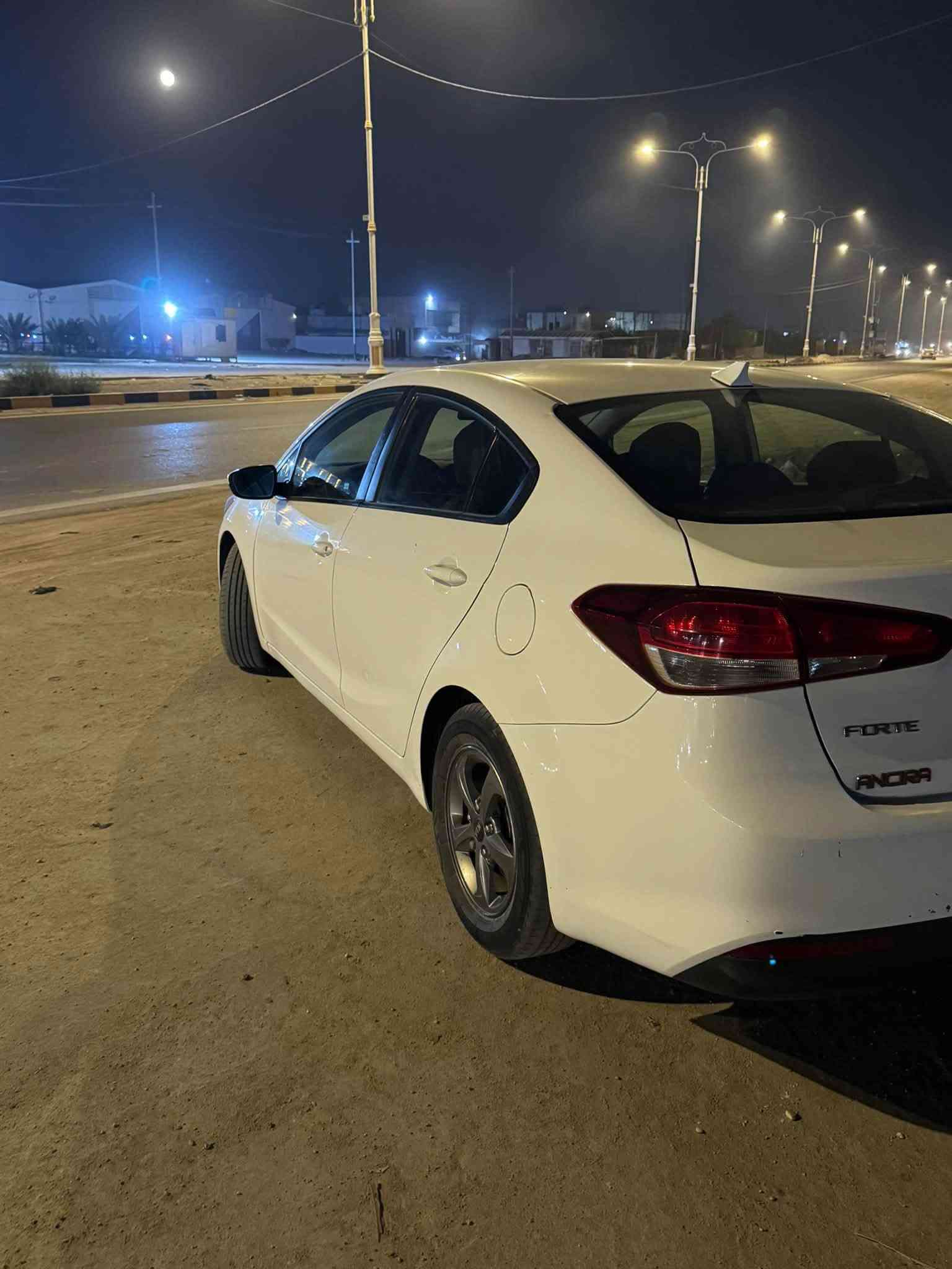 السلام عليكم كيا فورتي موديل ١٧ لون ابيض ماشيه ٧٢ الف حقيقي سيارة جديدة مال جناي مكفولة من الضربة والصبغ محرك دوش ٢٠٠٠ رقم ذي قار سيارة حرة
