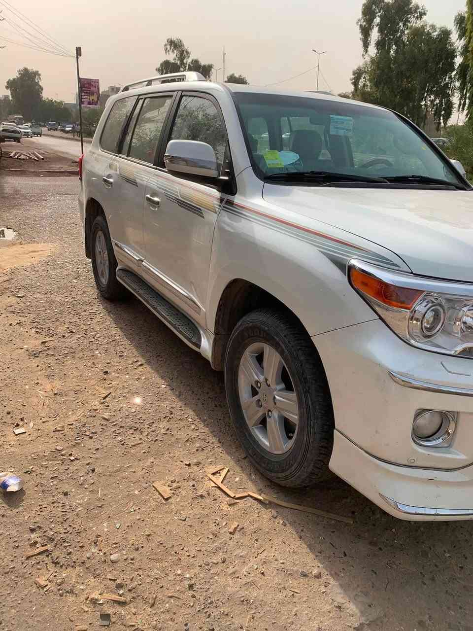 سلام عليكم 
لاندكروز موديل 14 
سياره فول مواصفات 
ماشيه 170 وقابل لزياده 
سياره مكفوله كفاله عامه 
رقم اربيل بشرط تحويل 
سعر 380 وبيه مجال 
مكانه بغداد دوره 
رقم تلفون ***********
