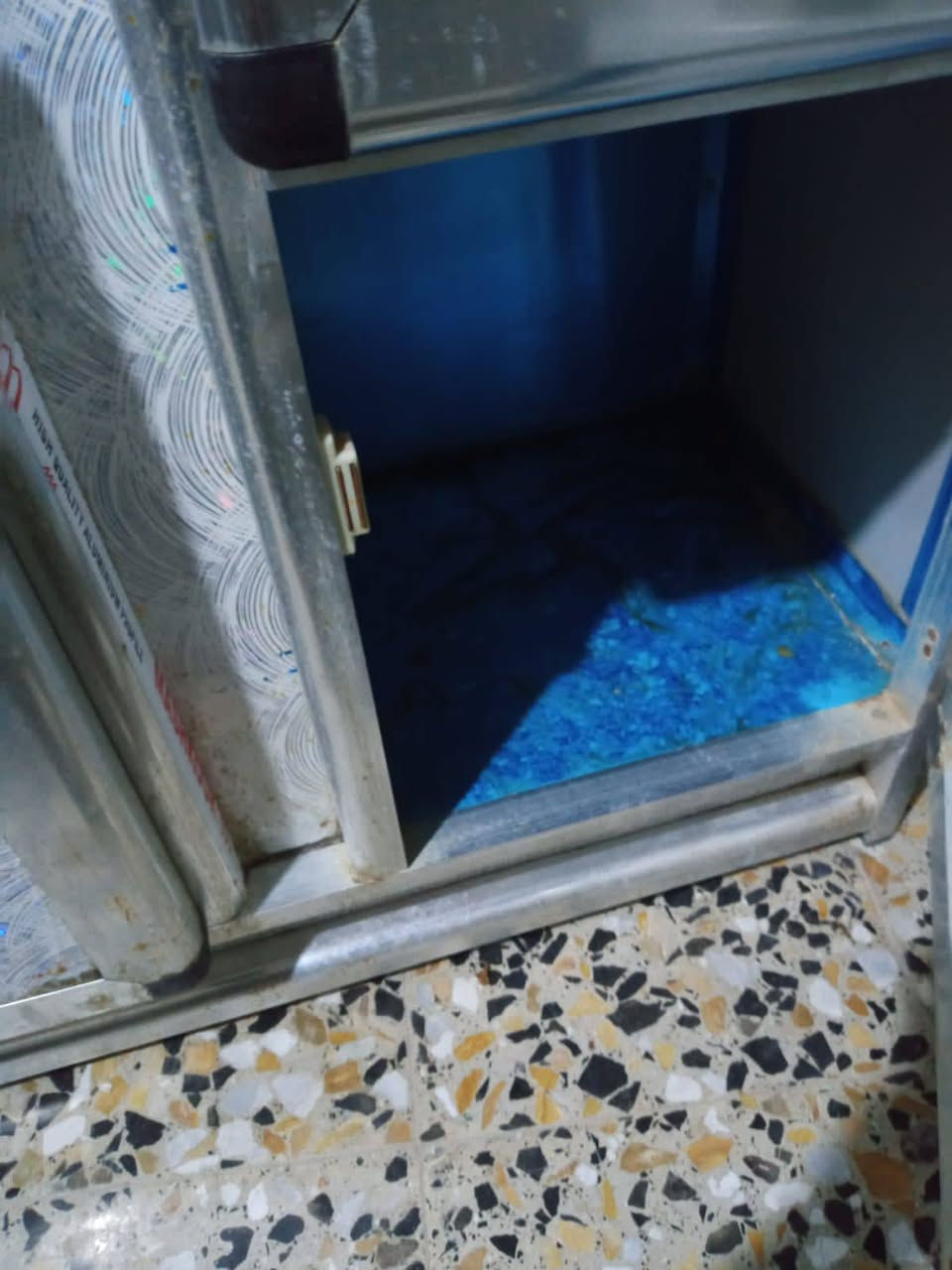سنك للبيع سعره منااسب نضيف ومرتب 0774248940 تعال وتساب اكو توصيل بالخدمه
