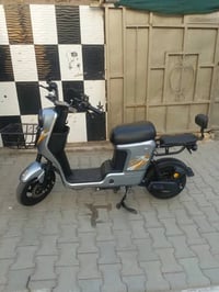 درجة شحن ار10 لبيع السعر 400 وبيها مجال موديل 2026 رقم الهاتف 07738465...